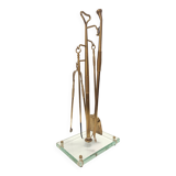 Ensemble d'ustensiles de cheminée en laiton, fer et verre épais, attribué à Fontana Arte