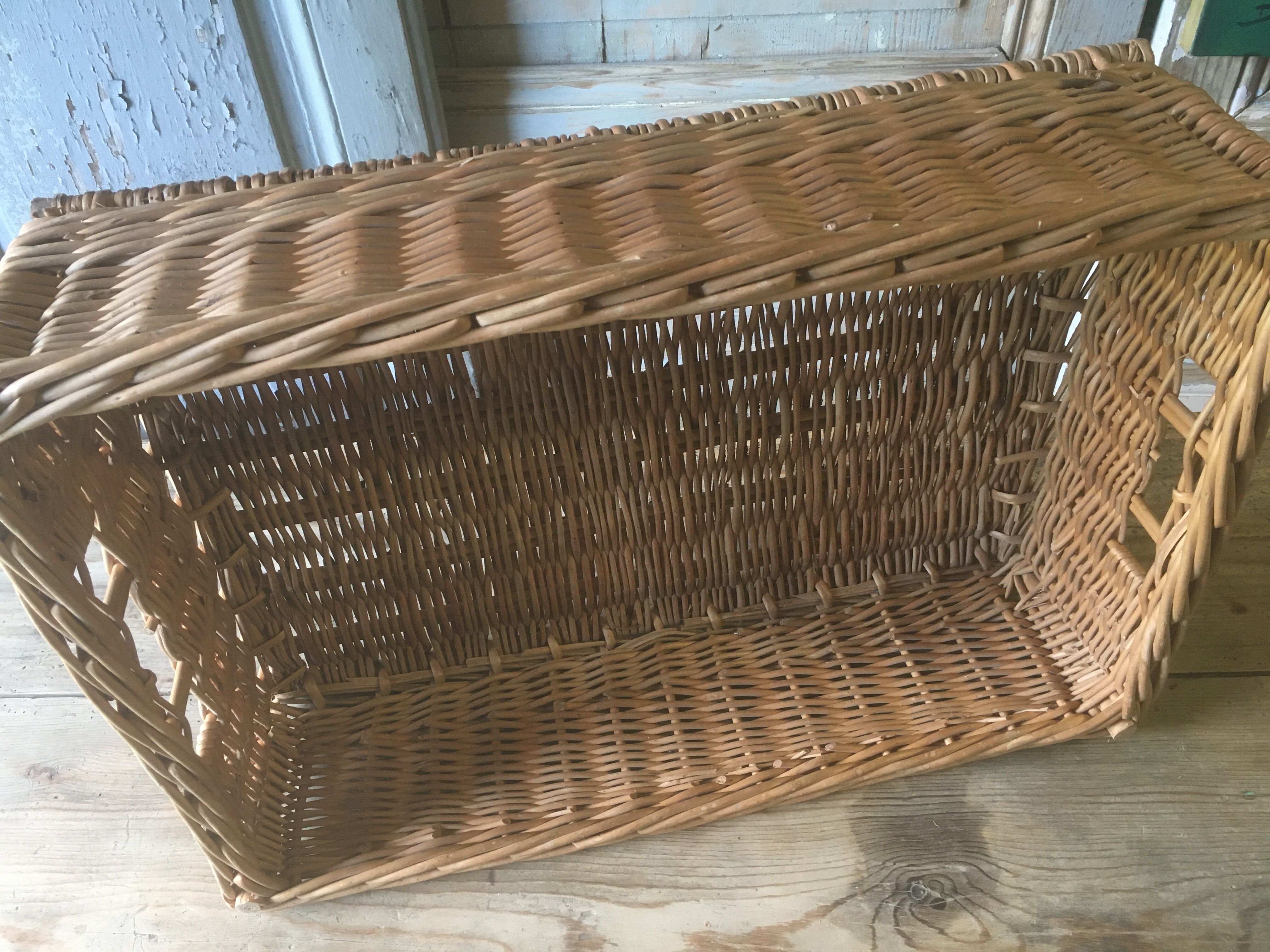 Wicker baker's basket