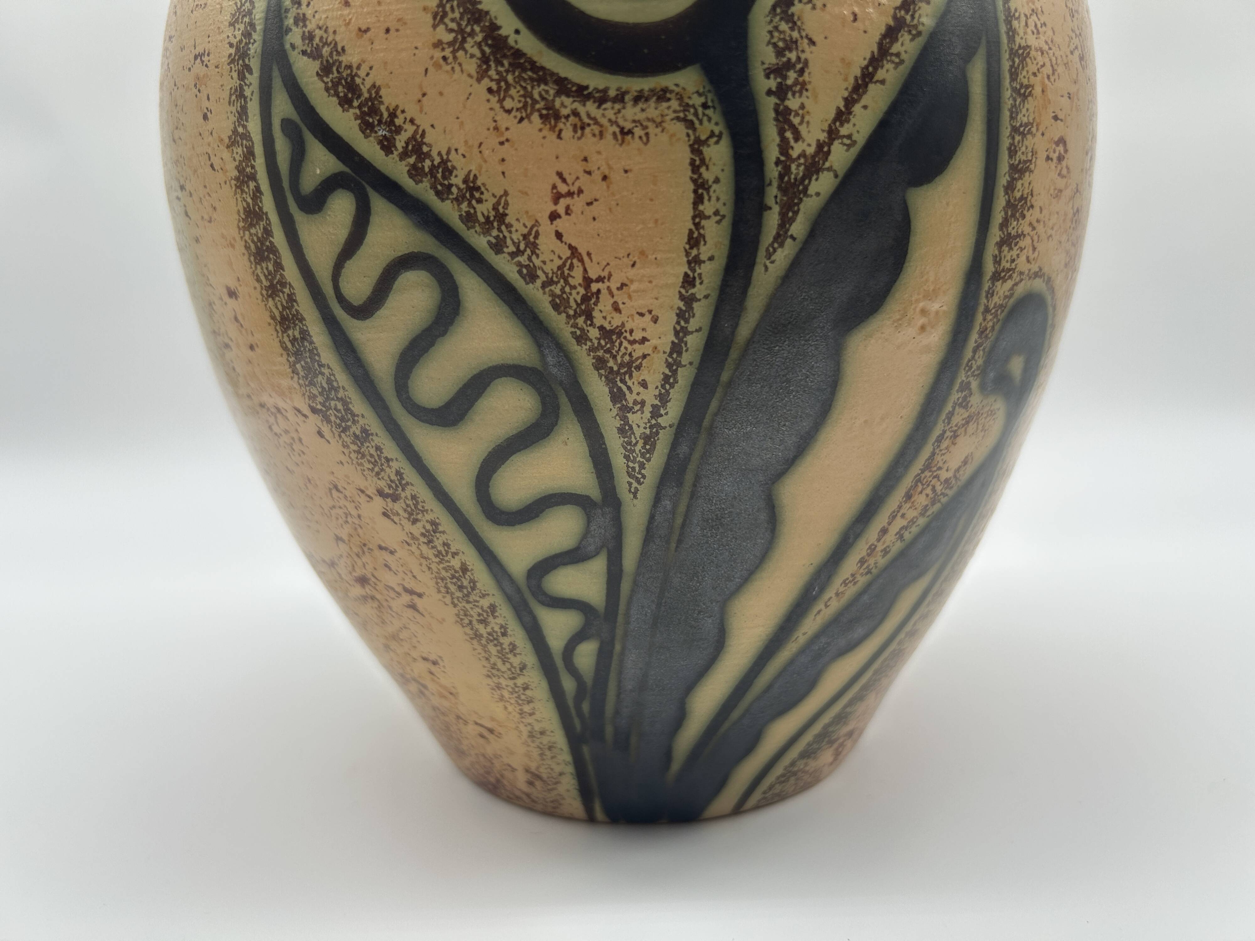 Art Deco vase attributed to Louis Randour for Saint-Ghislain.