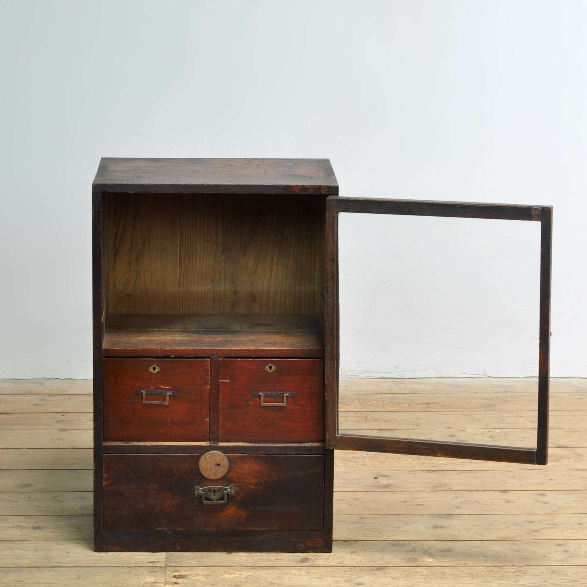 Small Japanese display cabinet, circa 1925