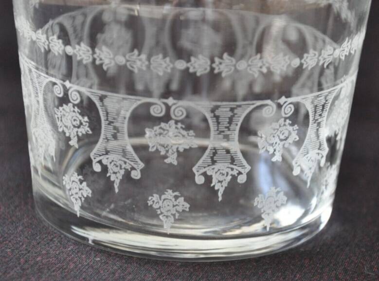 Carafe and night in engraved glass