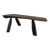 Table brutaliste en bois