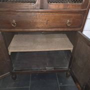 Meuble vintage en chêne avec portes grillagées