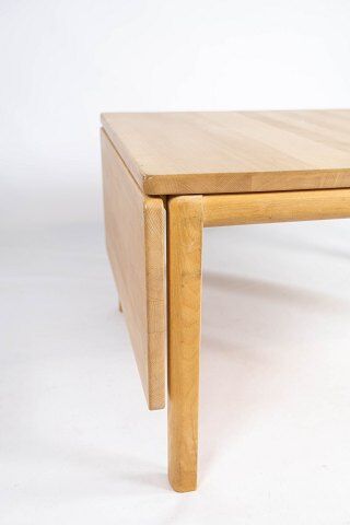 Coffee table of beech wood and with extension leaf of danish design by Rubby Furniture