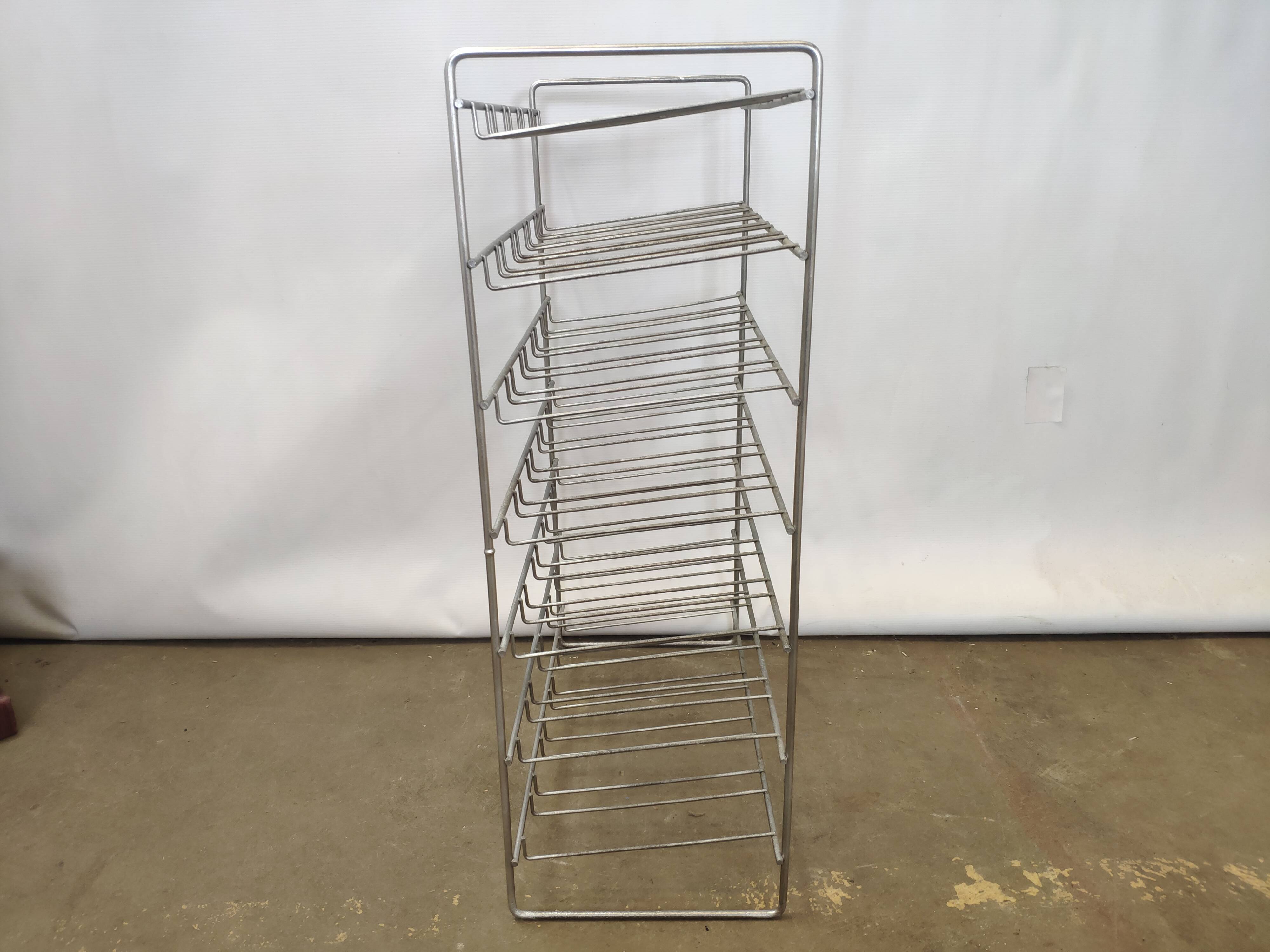 Metal bottle shelf locker