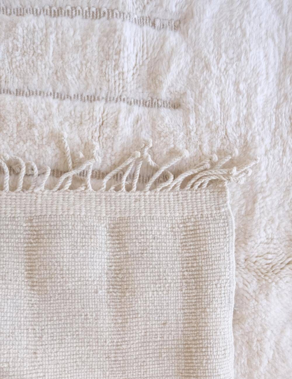 White Beni Mrirt Rug - 262 x 151 cm