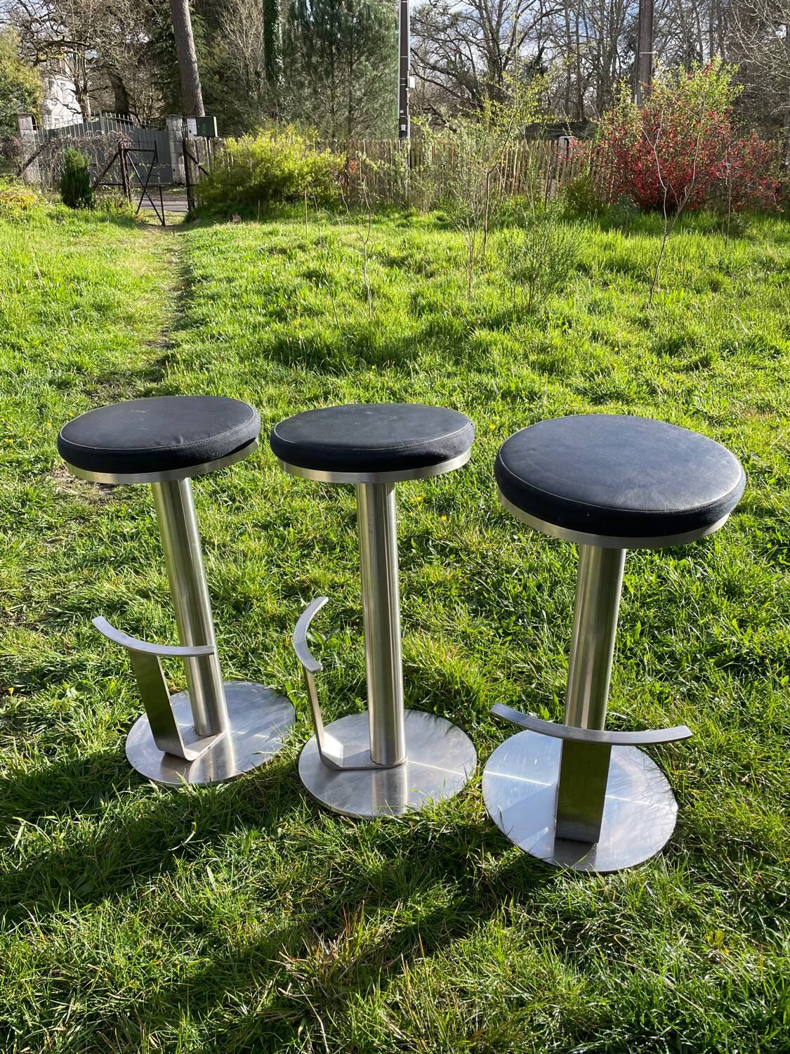 Tabourets de bar en inox et cuir noir