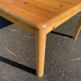 Rectangular coffee table in solid pine wood.