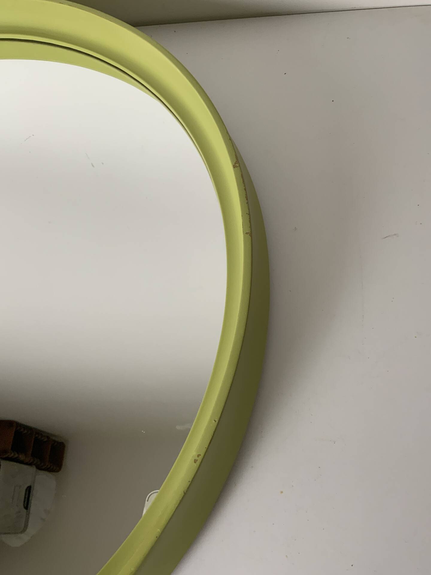 Round mirror