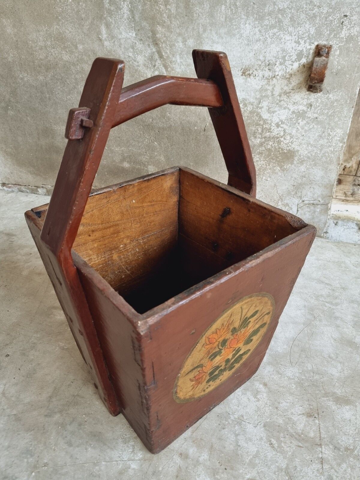Wooden rice bucket