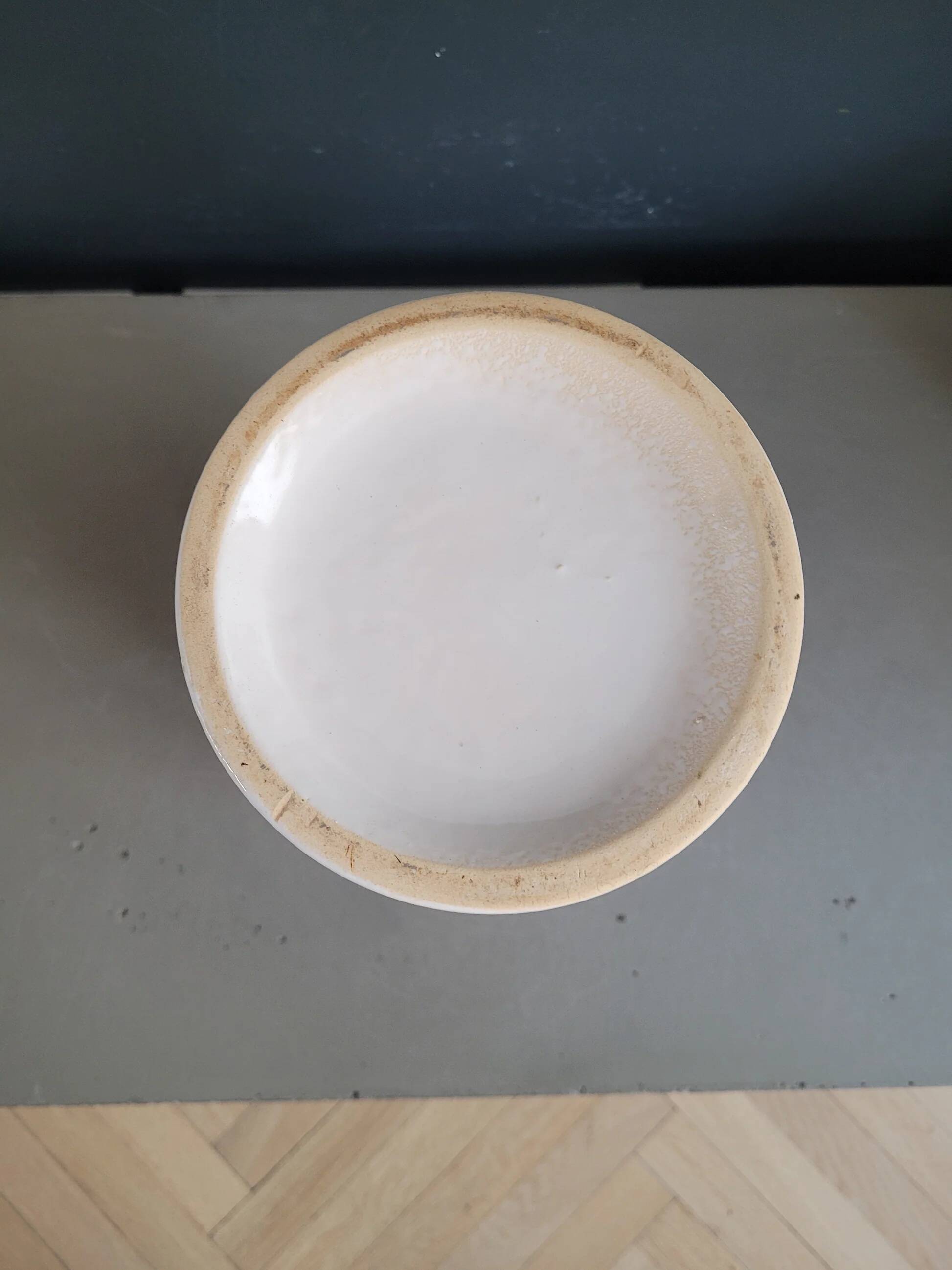 Plant pot on stand - ceramic plant holder