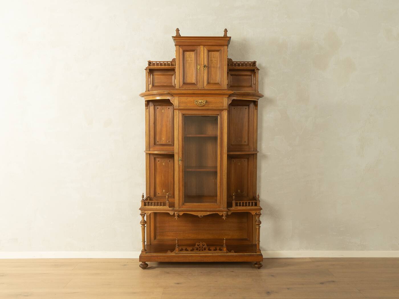 Cabinet haut antique de style Gründerzeit, vers 1900