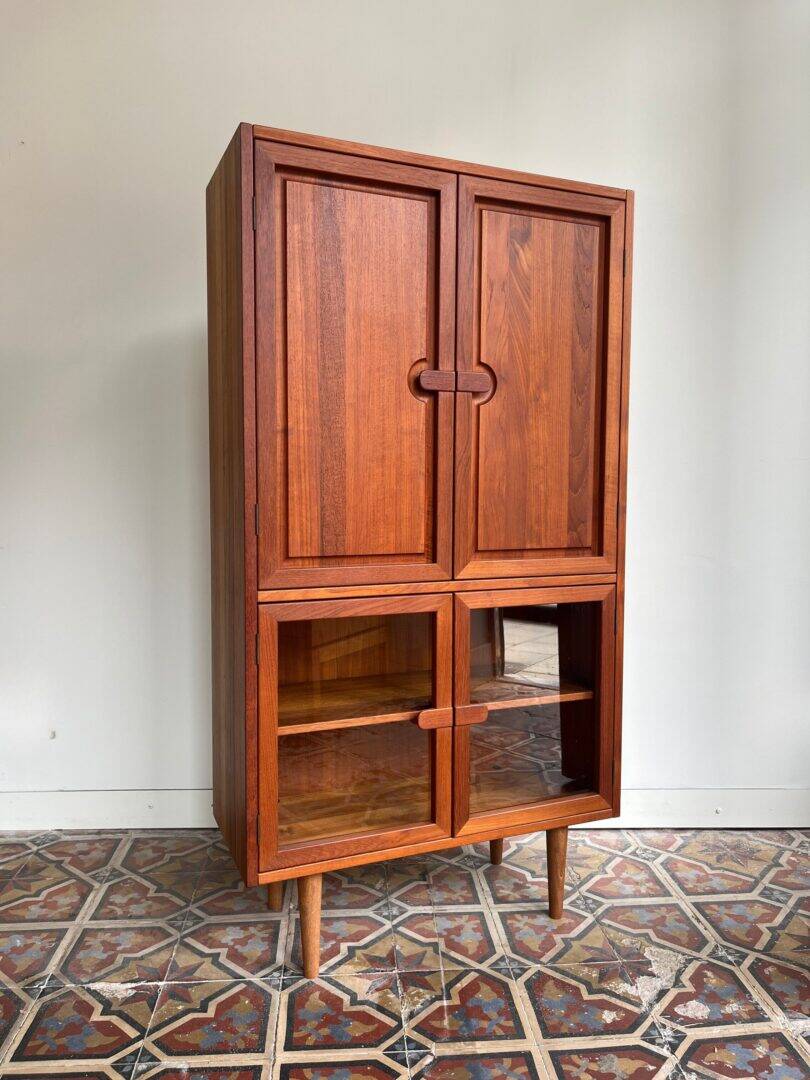 Dyrlund display cabinet