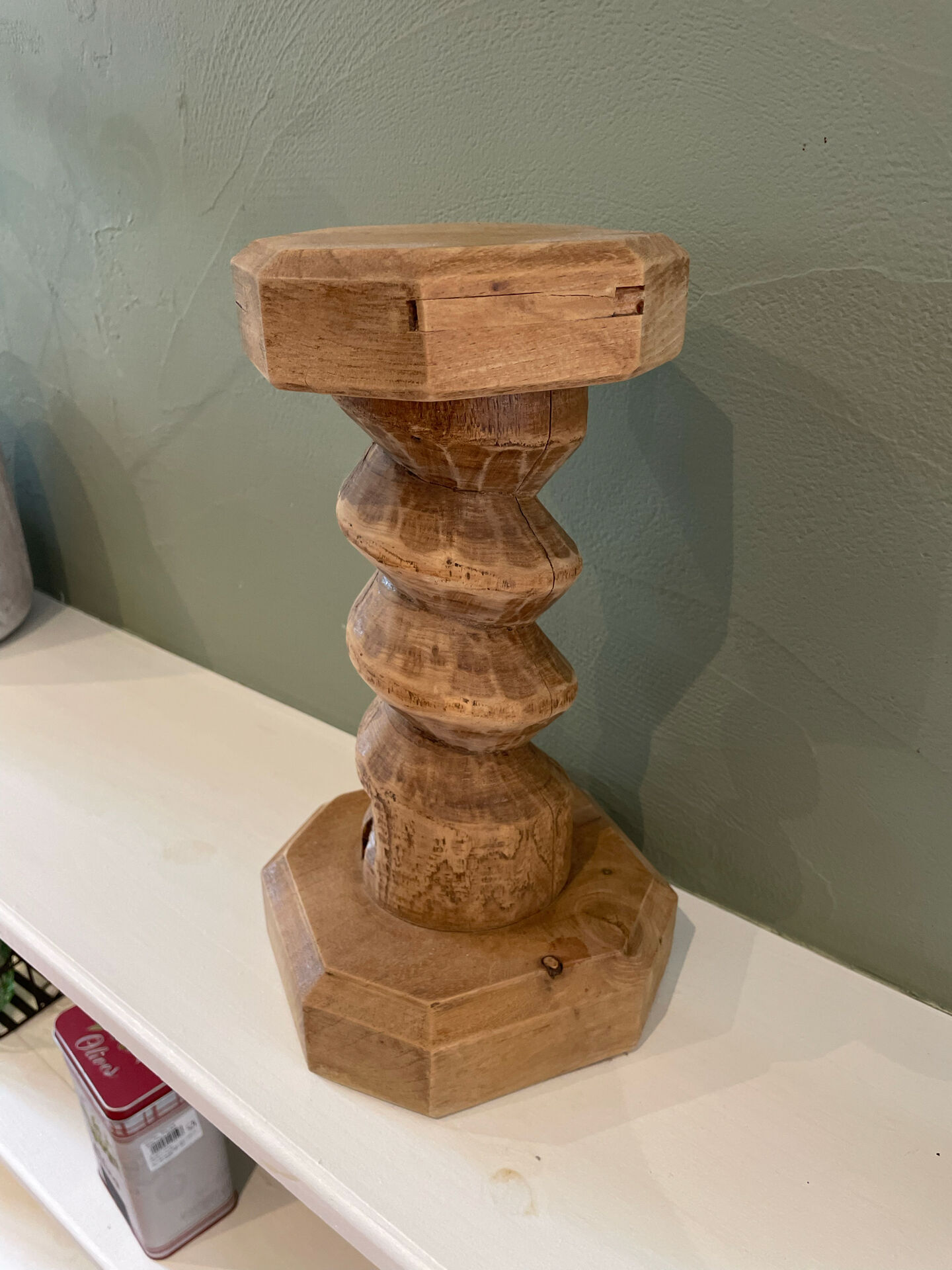 Show the decorative press.