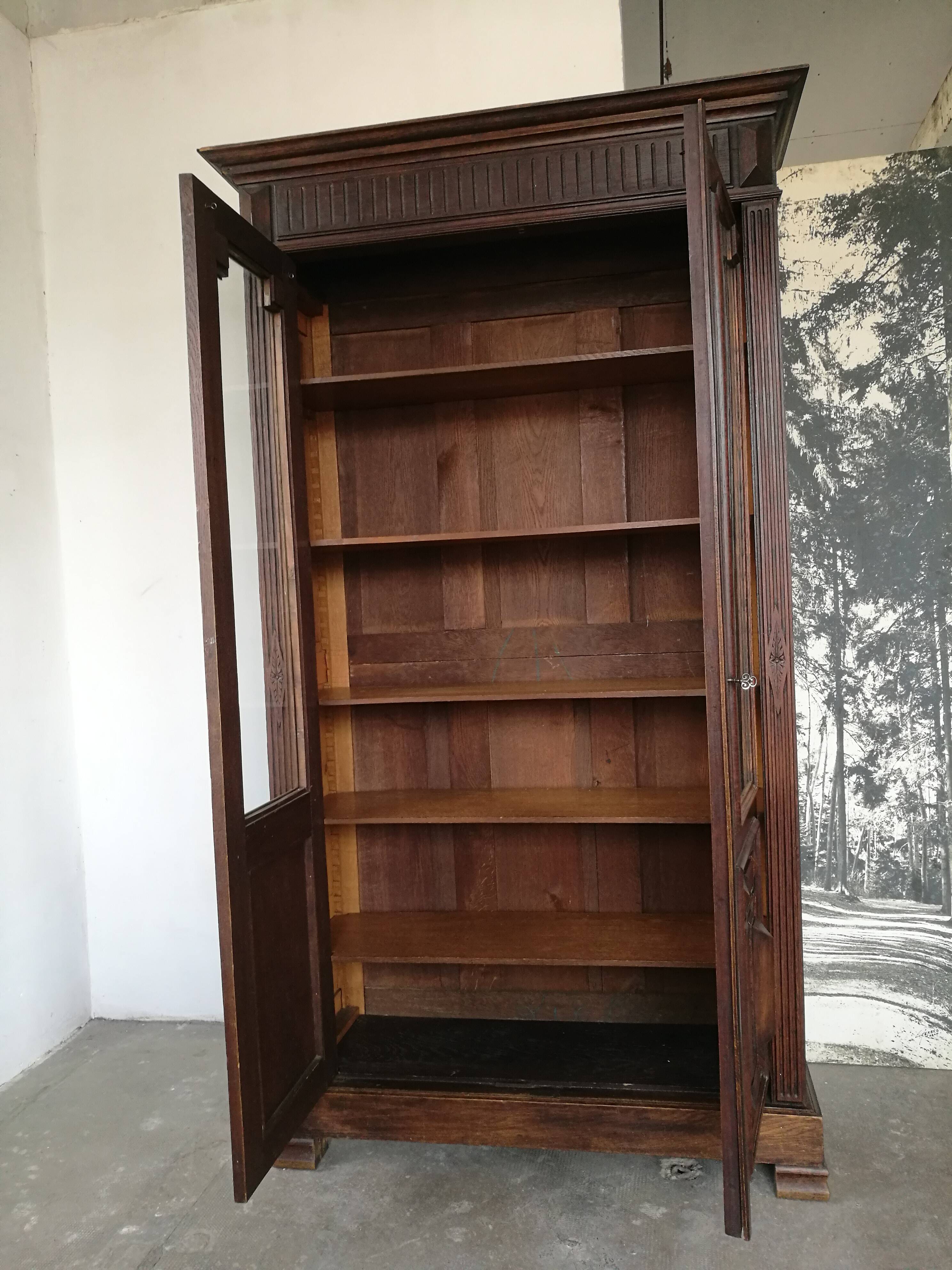Vitrine en chêne bibliothèque  vers 1900