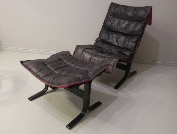 Fauteuil en cuir patiné Westnofa avec repose-pieds, Norvège années 1960