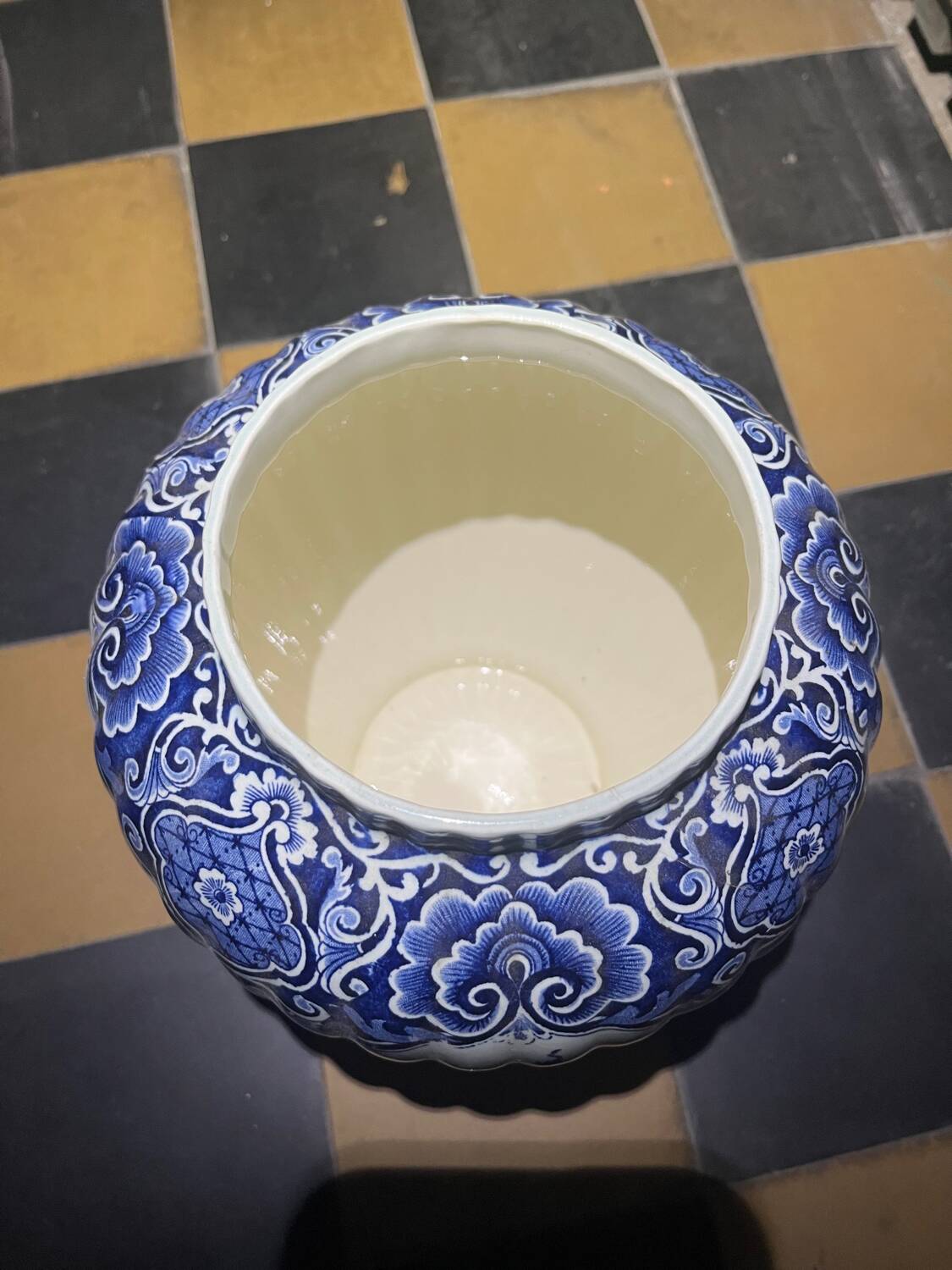 Vintage Delft Blue Ginger Jar: Blue and white ceramic vase