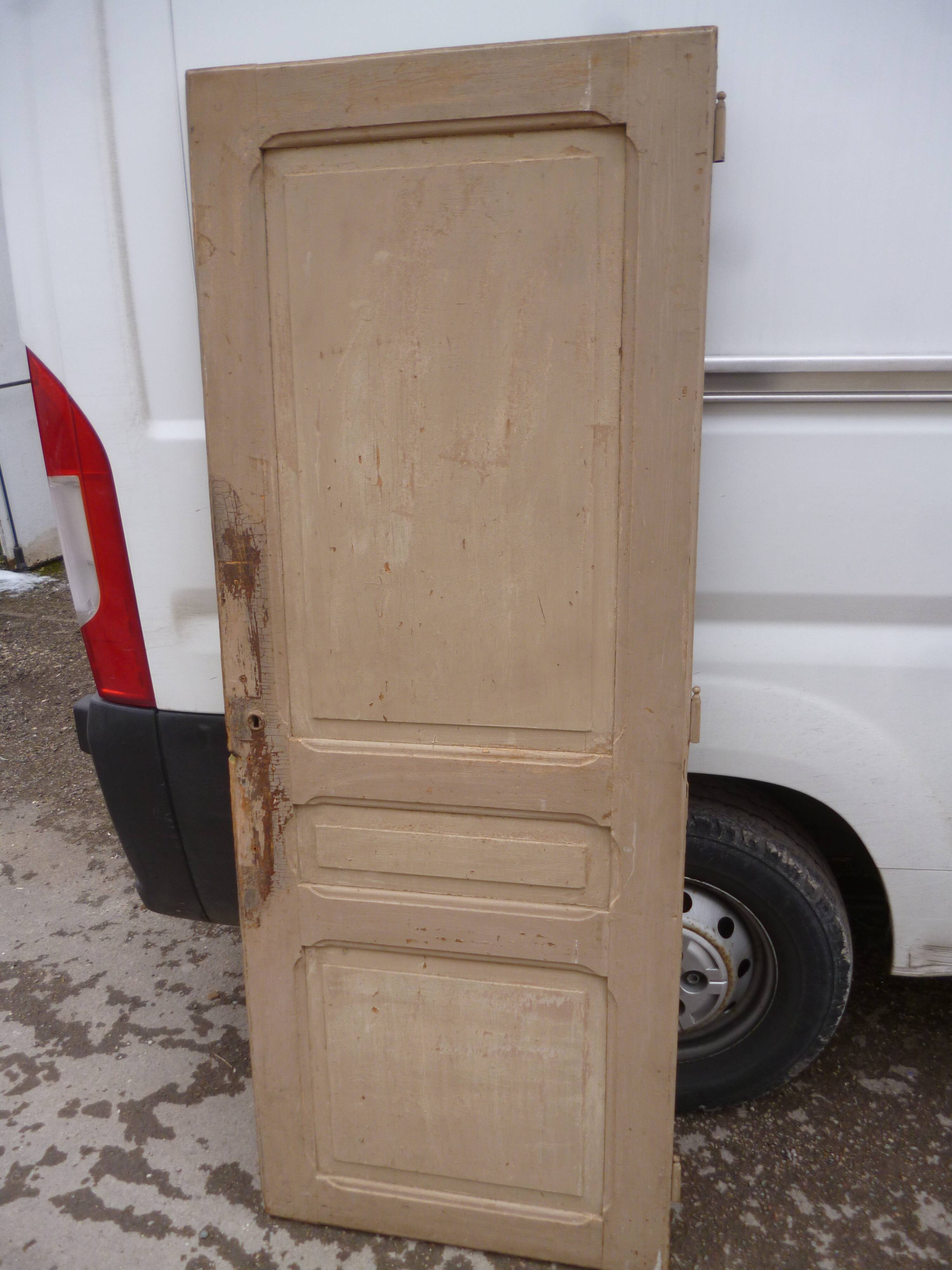 Old door beige patina