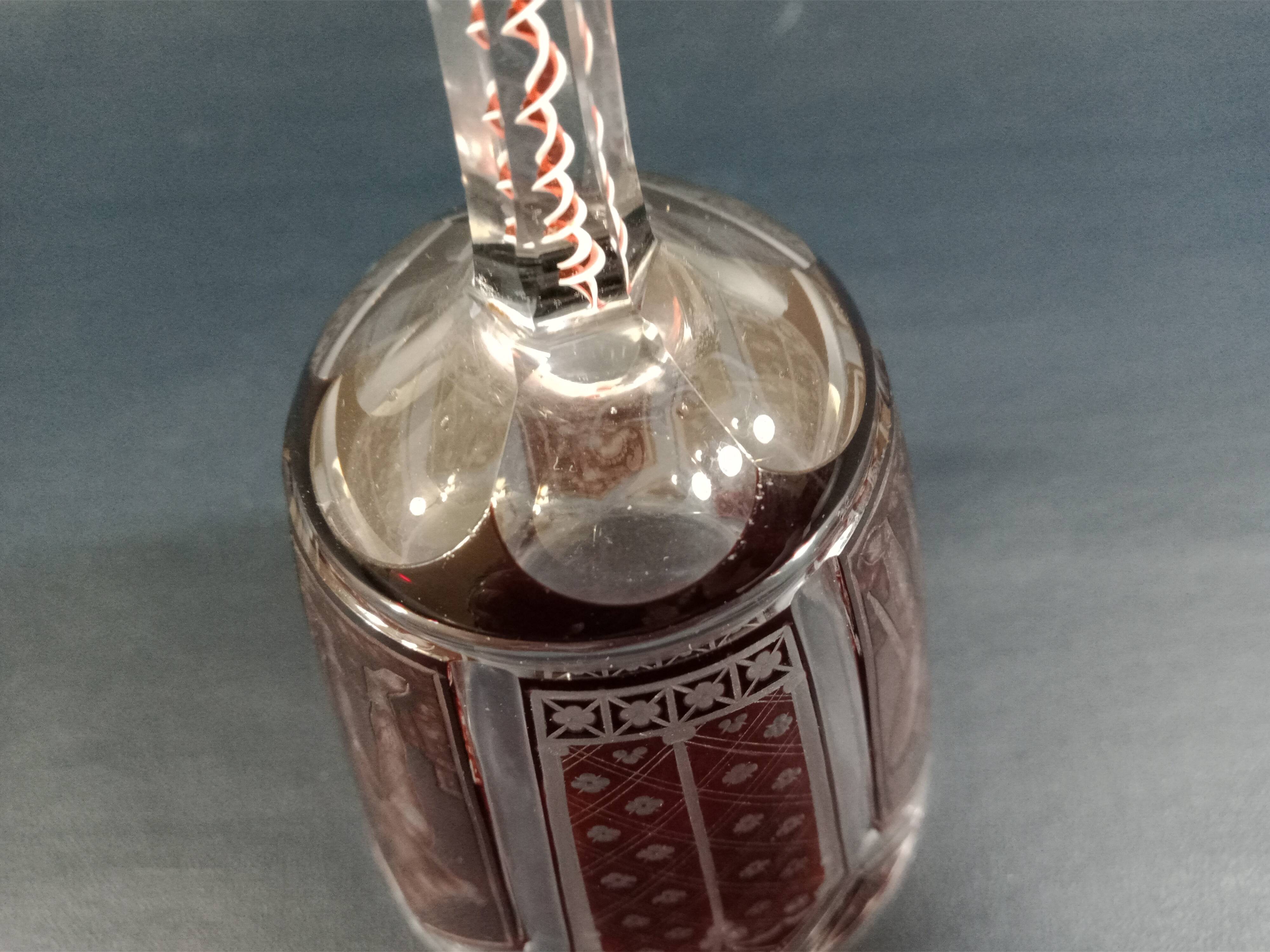 Double-layer crystal glass with knights engraved decoration