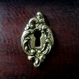 English-style chest of drawers