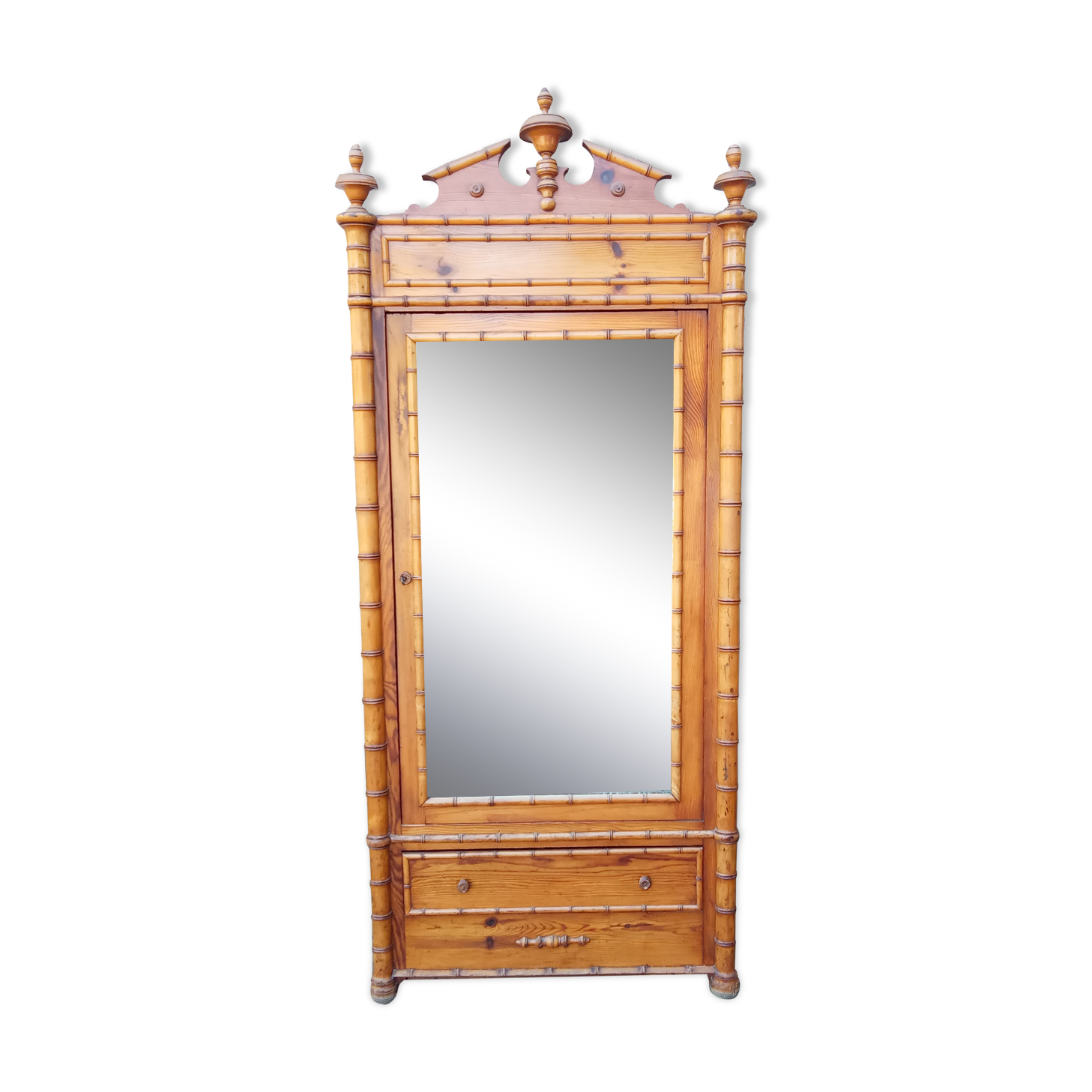 Early 20th century wardrobe in turned pine and pitch pine