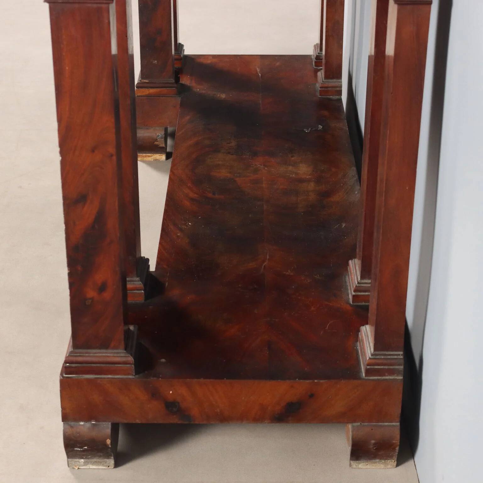 Empire console in mahogany and white marble, 19th century.
