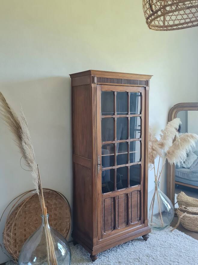 Antique Parisian glass cabinet in the style of a hosier