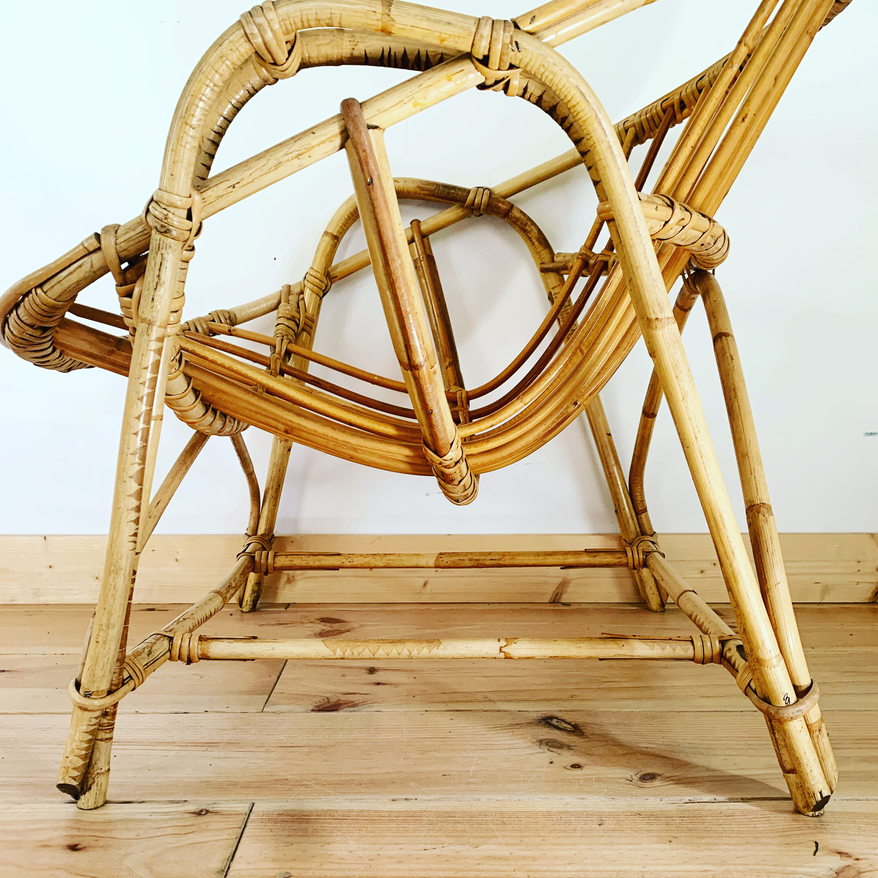 Shell armchair of the 50s in rattan
