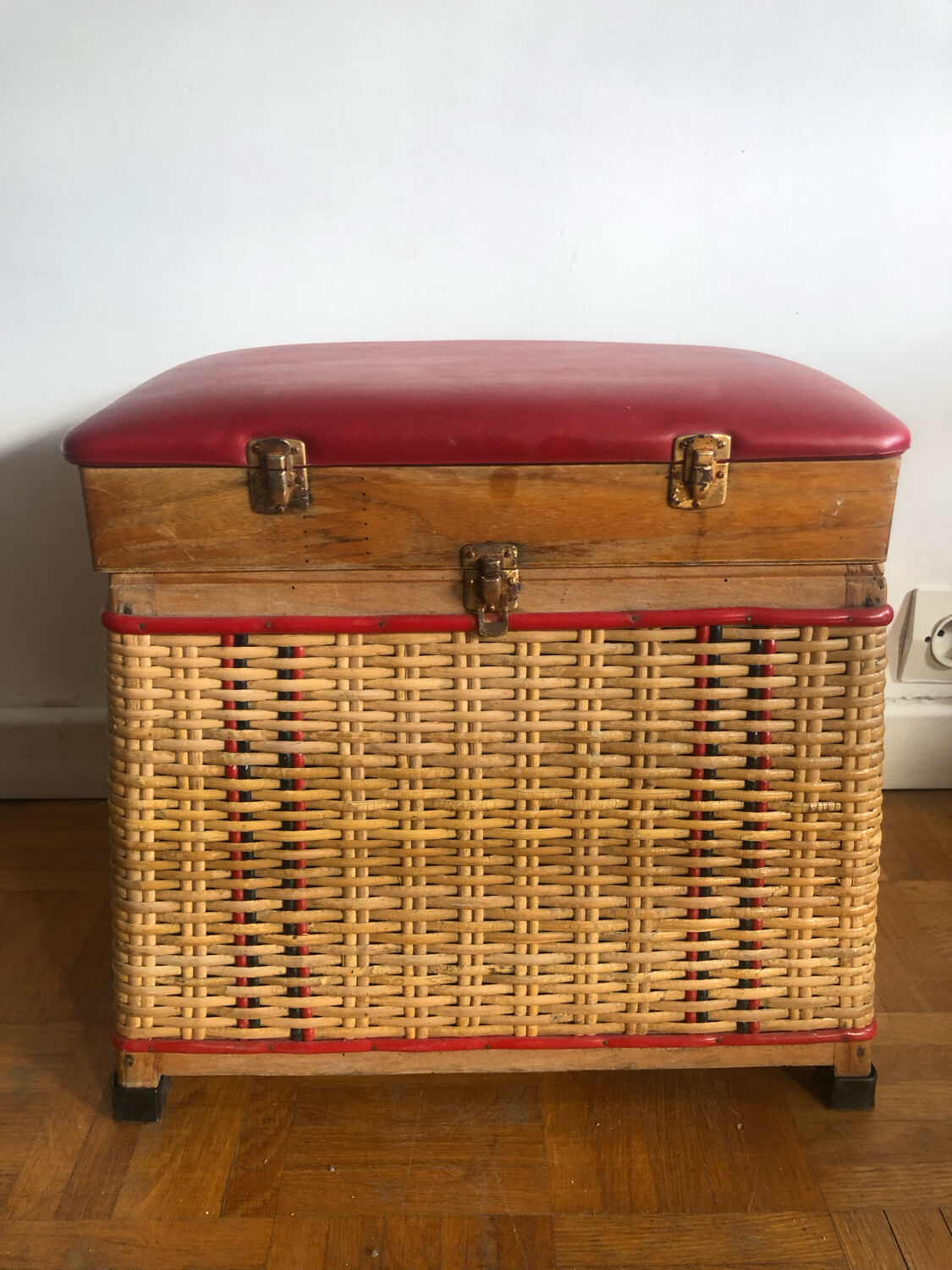 Rattan chest stool