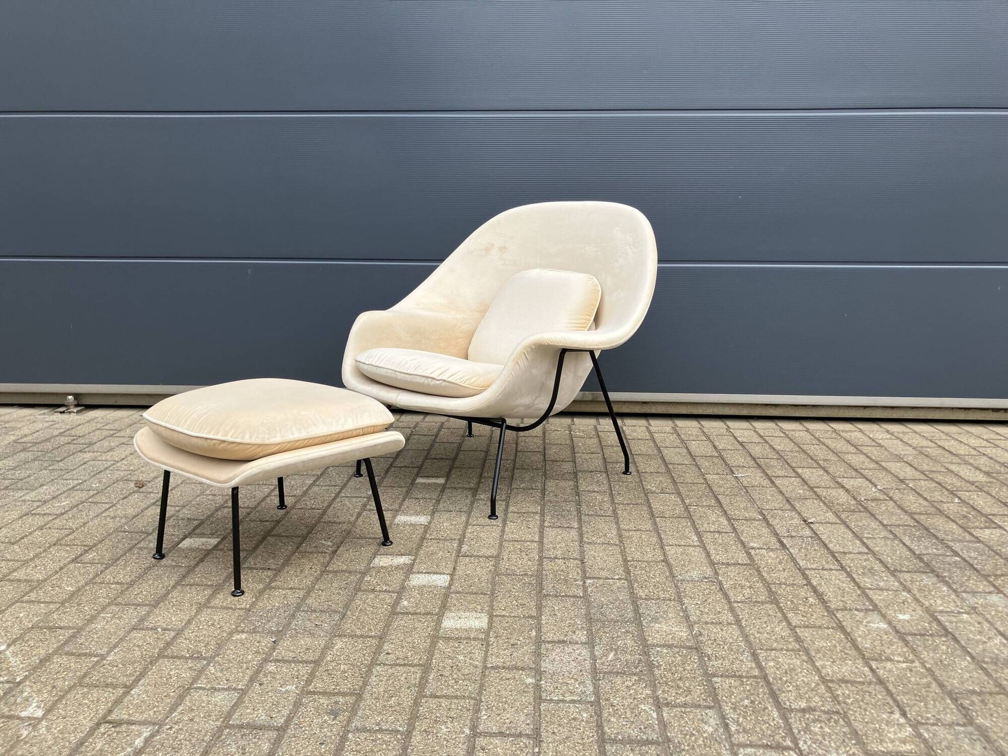 Knoll Womb chair + ottoman Eero Saarinen Beige Sand color, perfect condition!