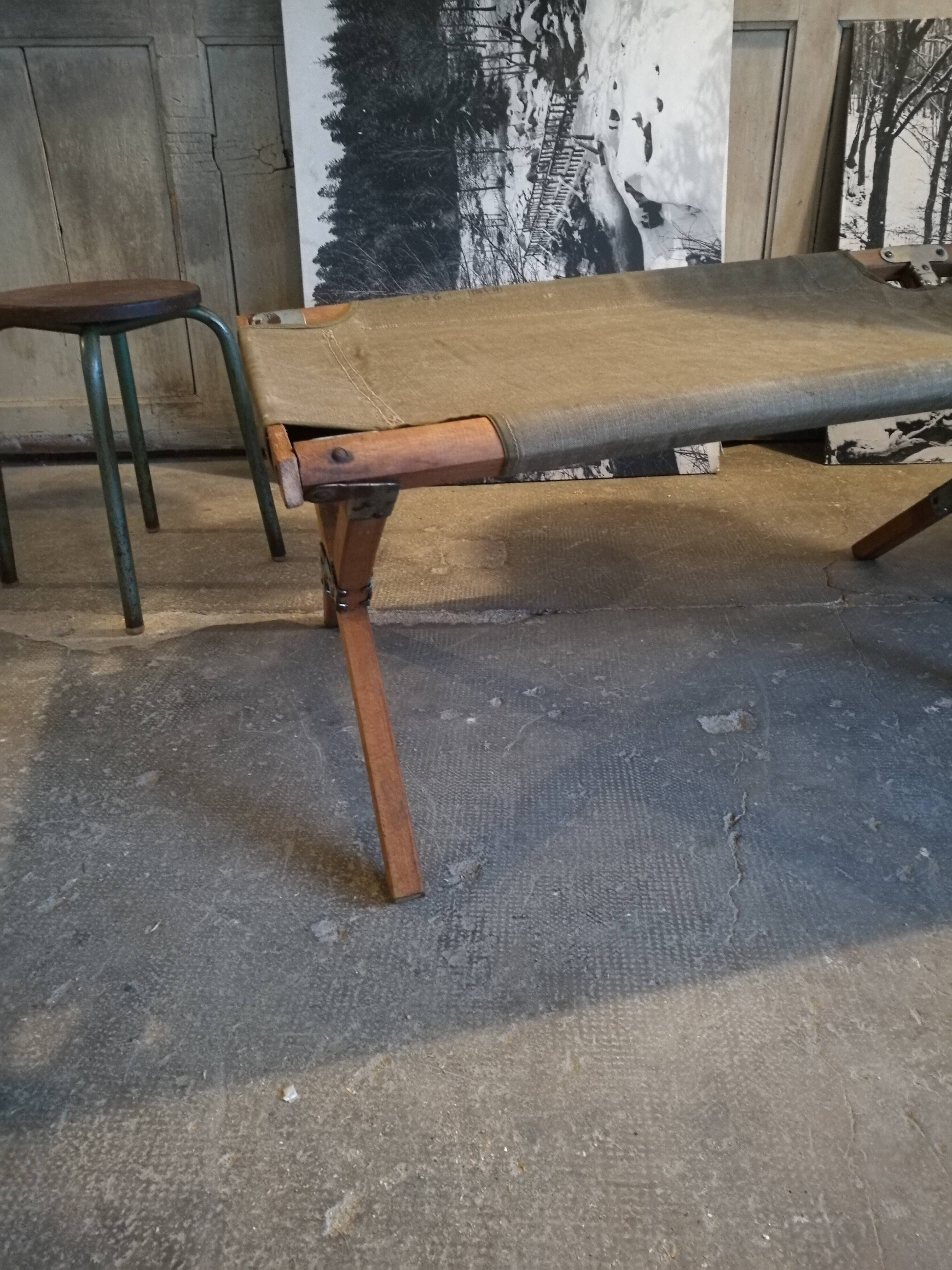 Military bed, khaki peckbed bed