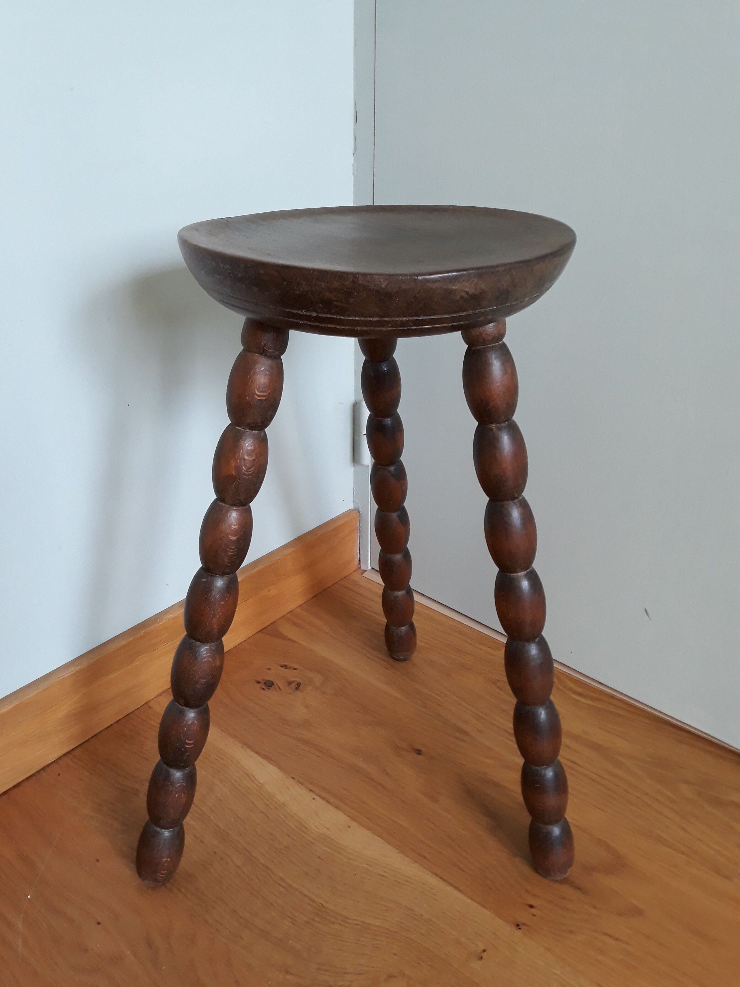 Tripod stool solid wood turned coil way