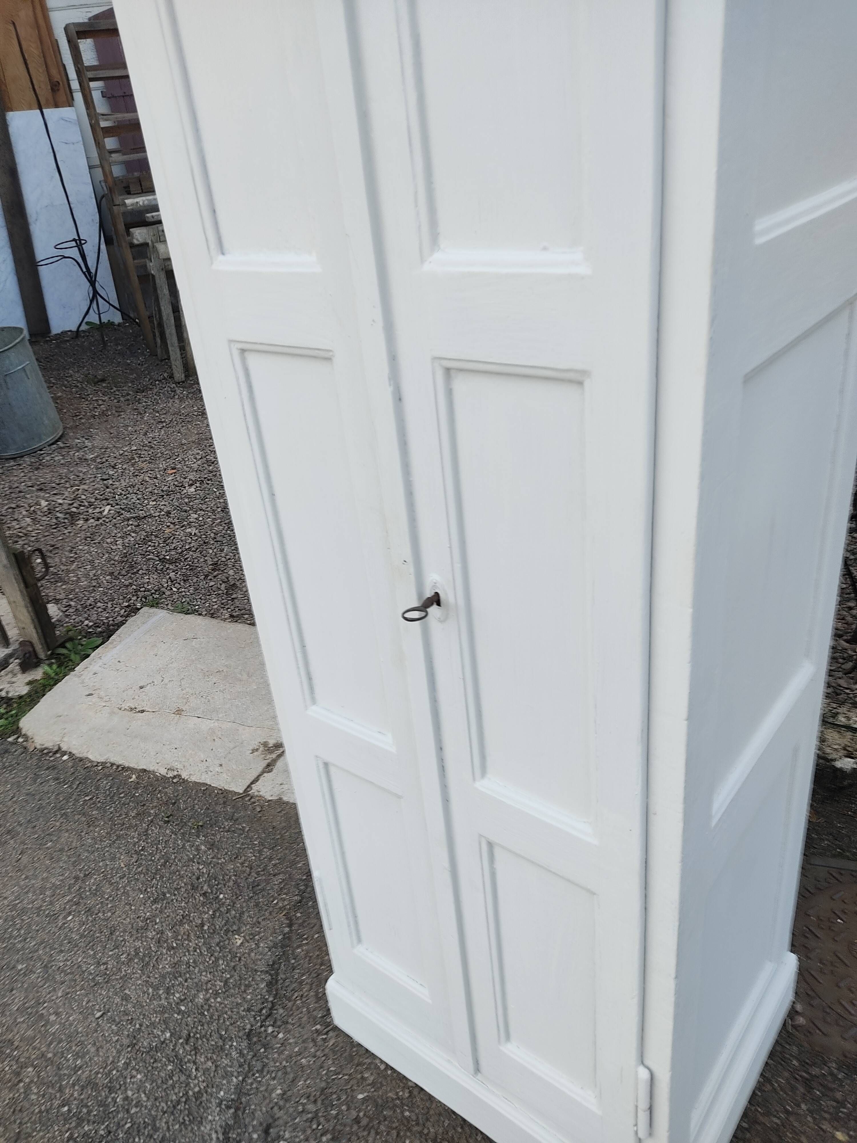 Small workshop cabinet