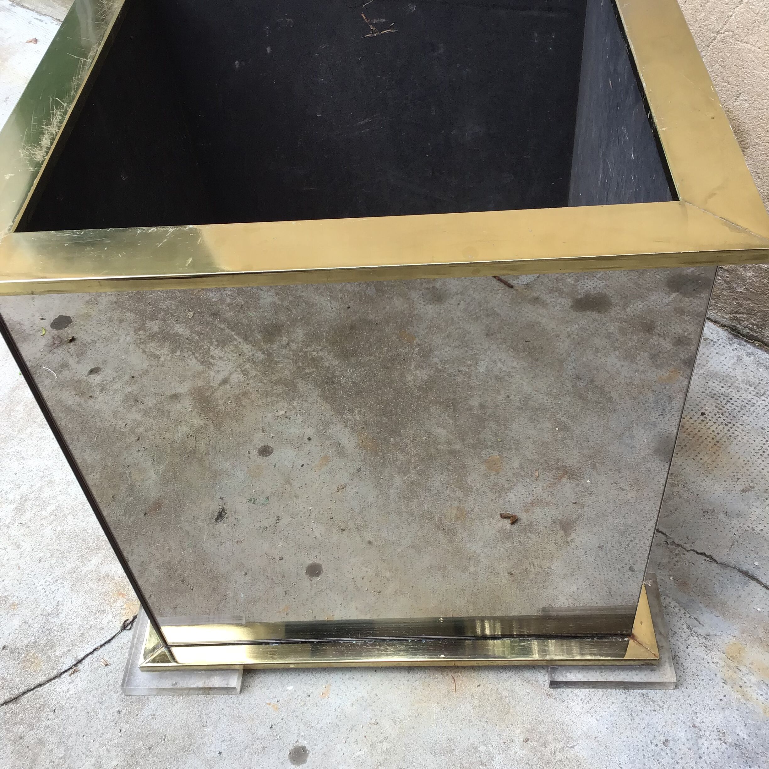 Cache pot mirror 70 years