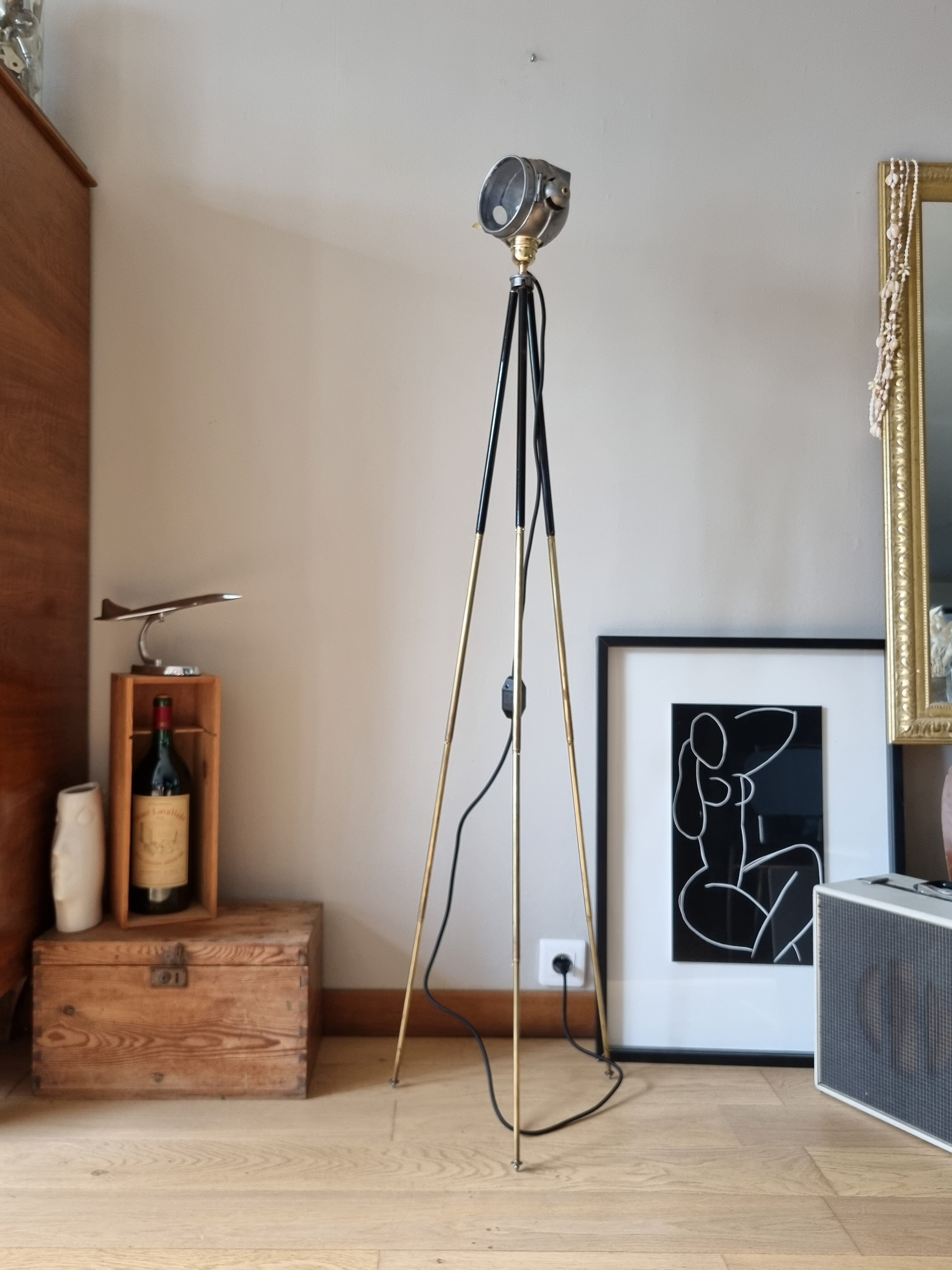 Former tripod projector, Besnard Paris, ca. 1910