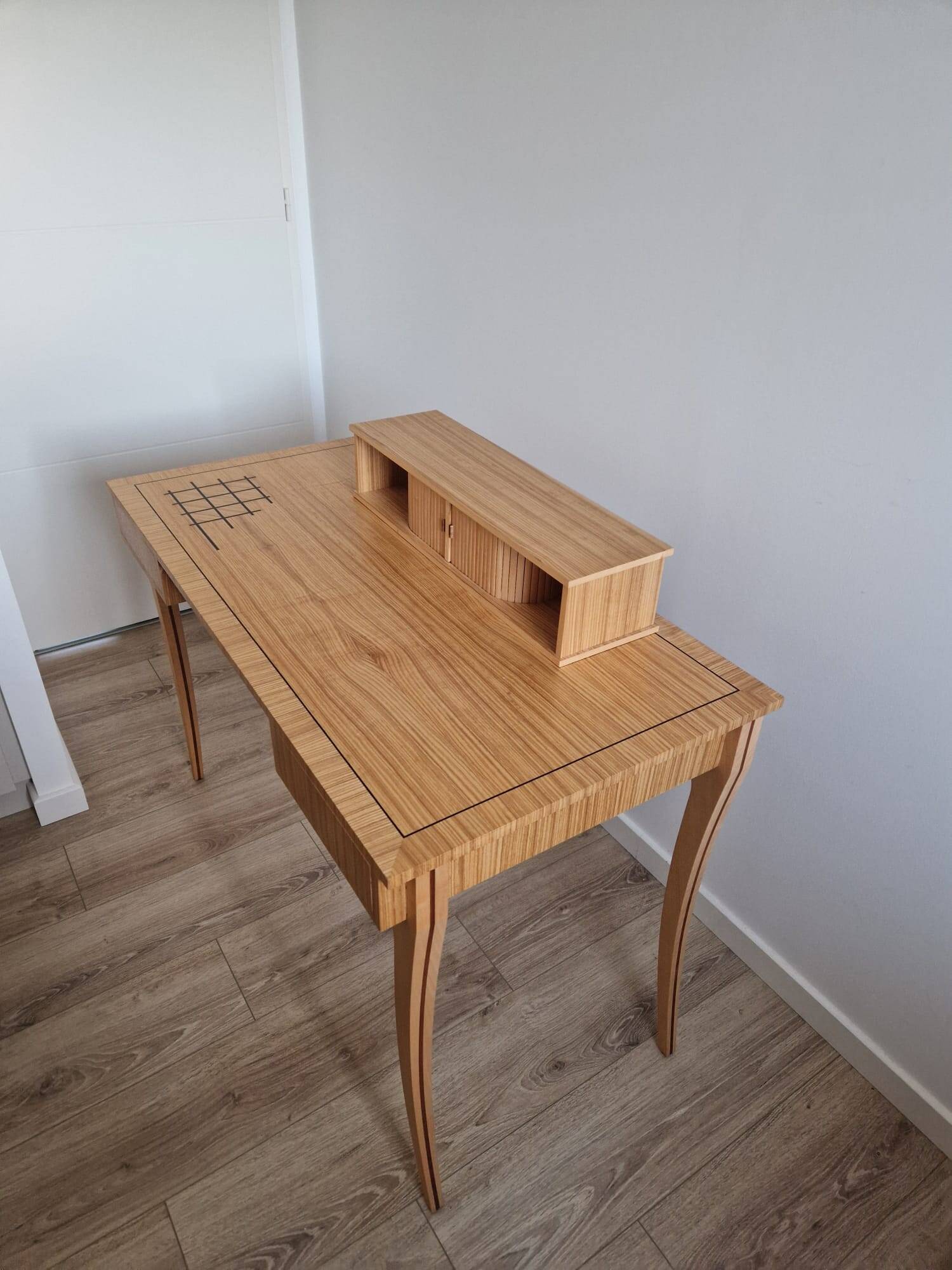 Bureau comtemporain avec son gradin