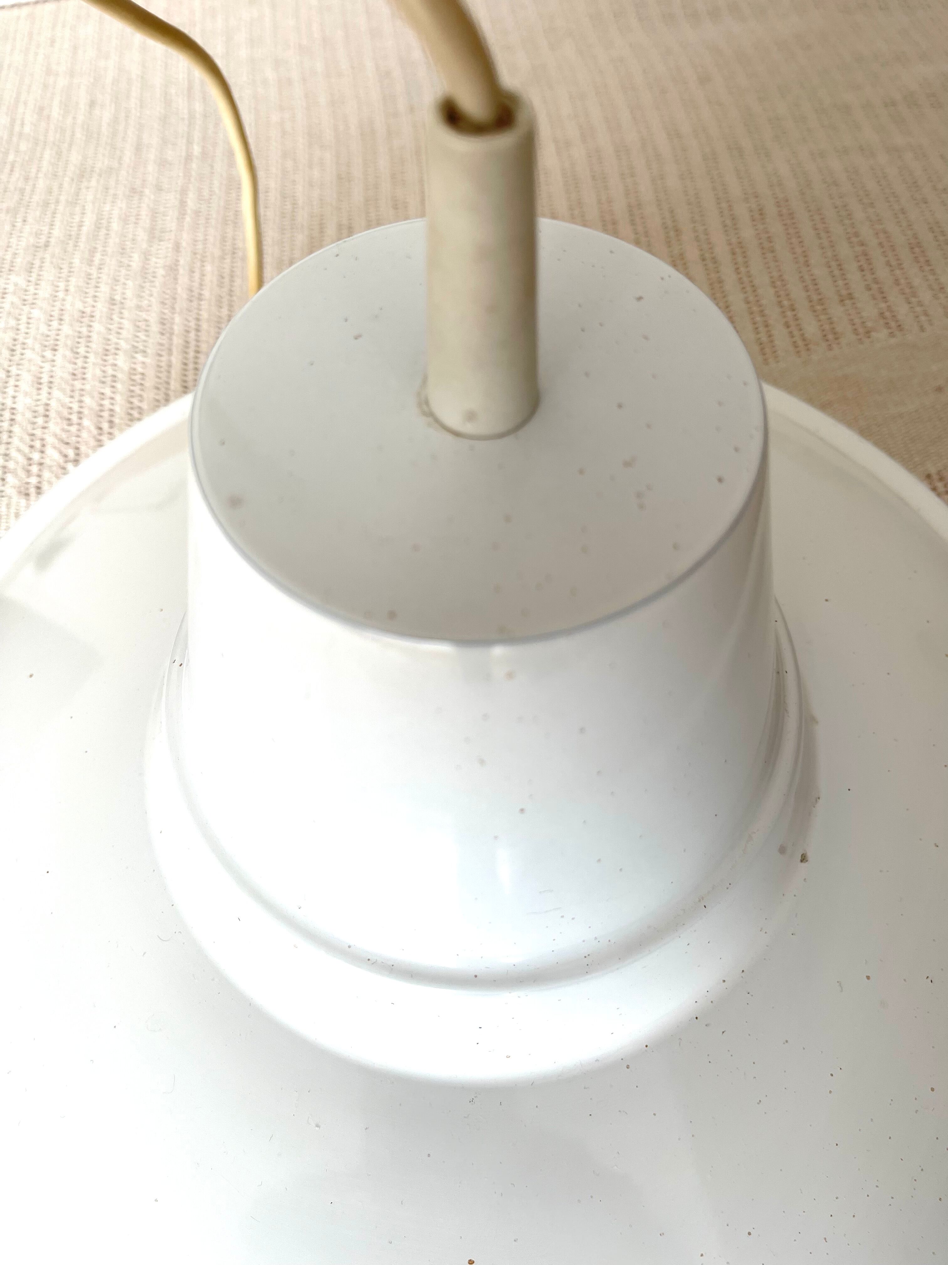 Metal suspension 1980