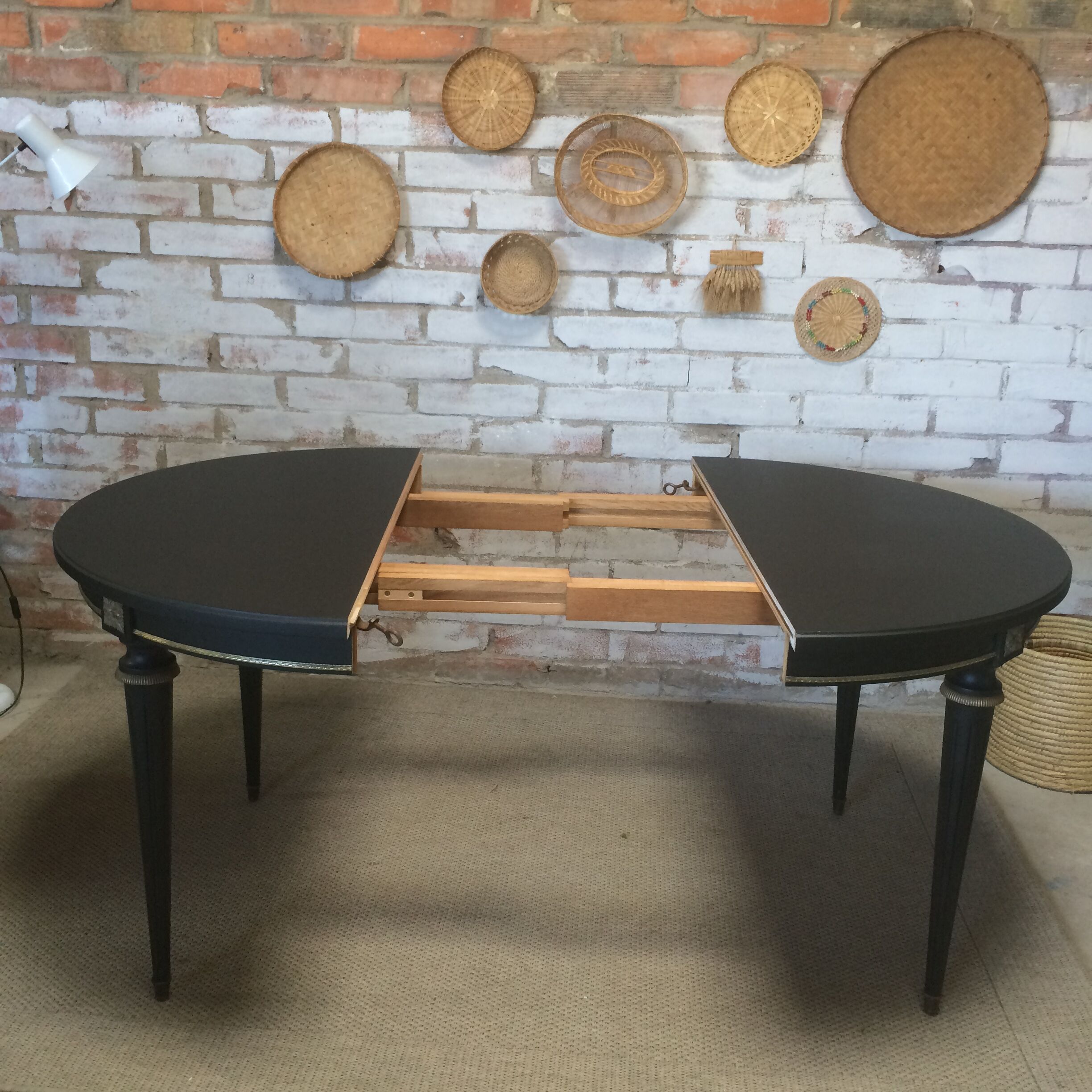 Louis XVI style extendable round table