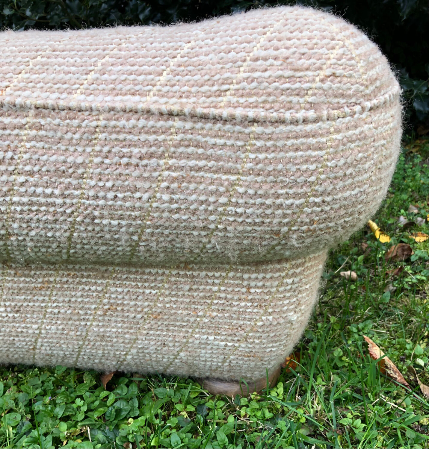 Square wool pouf