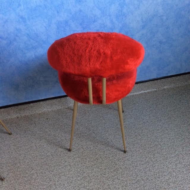 Red moumoute chair