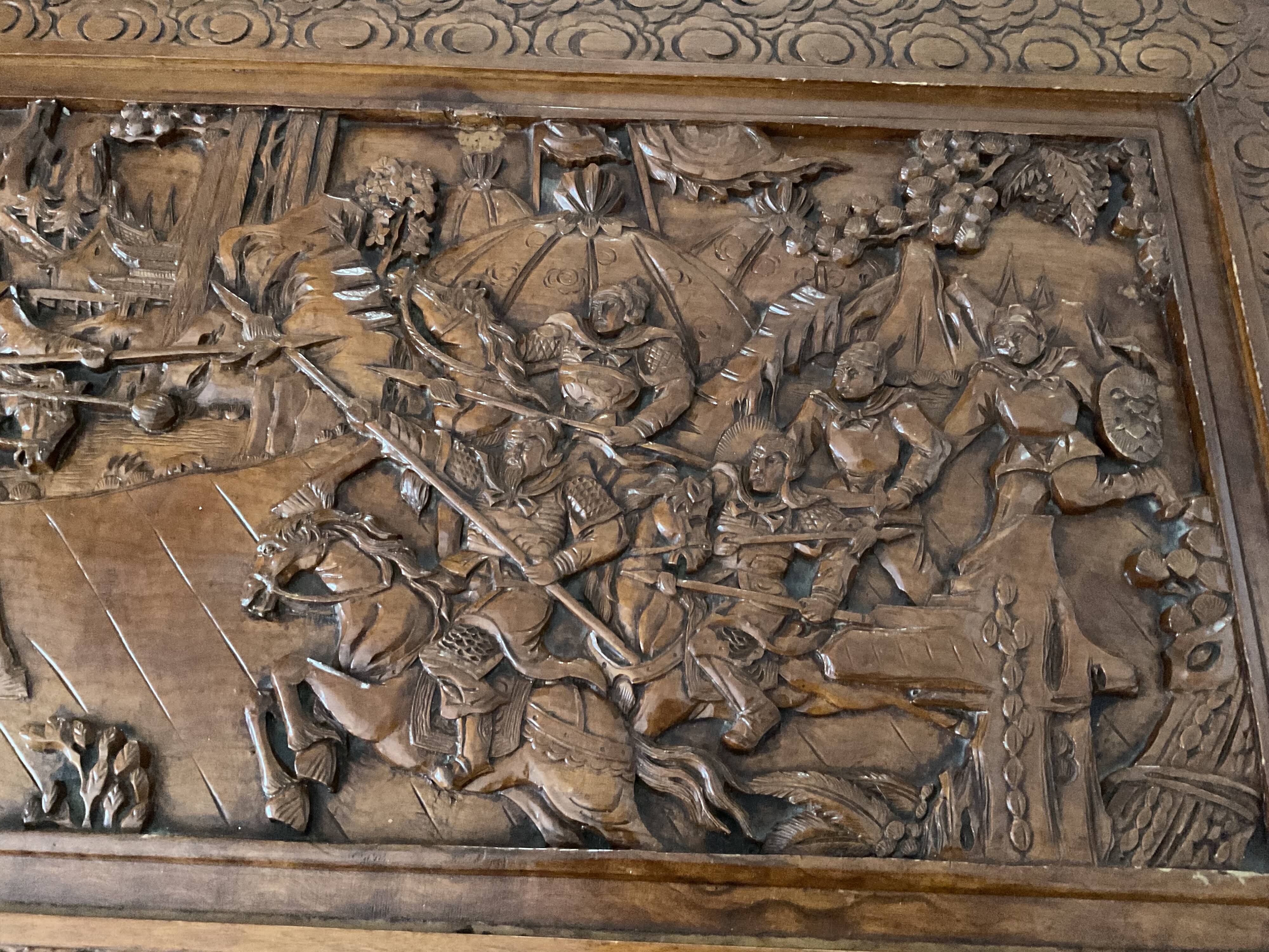 Large chinese chest, carved camphor wood. 1st half of the XXth century