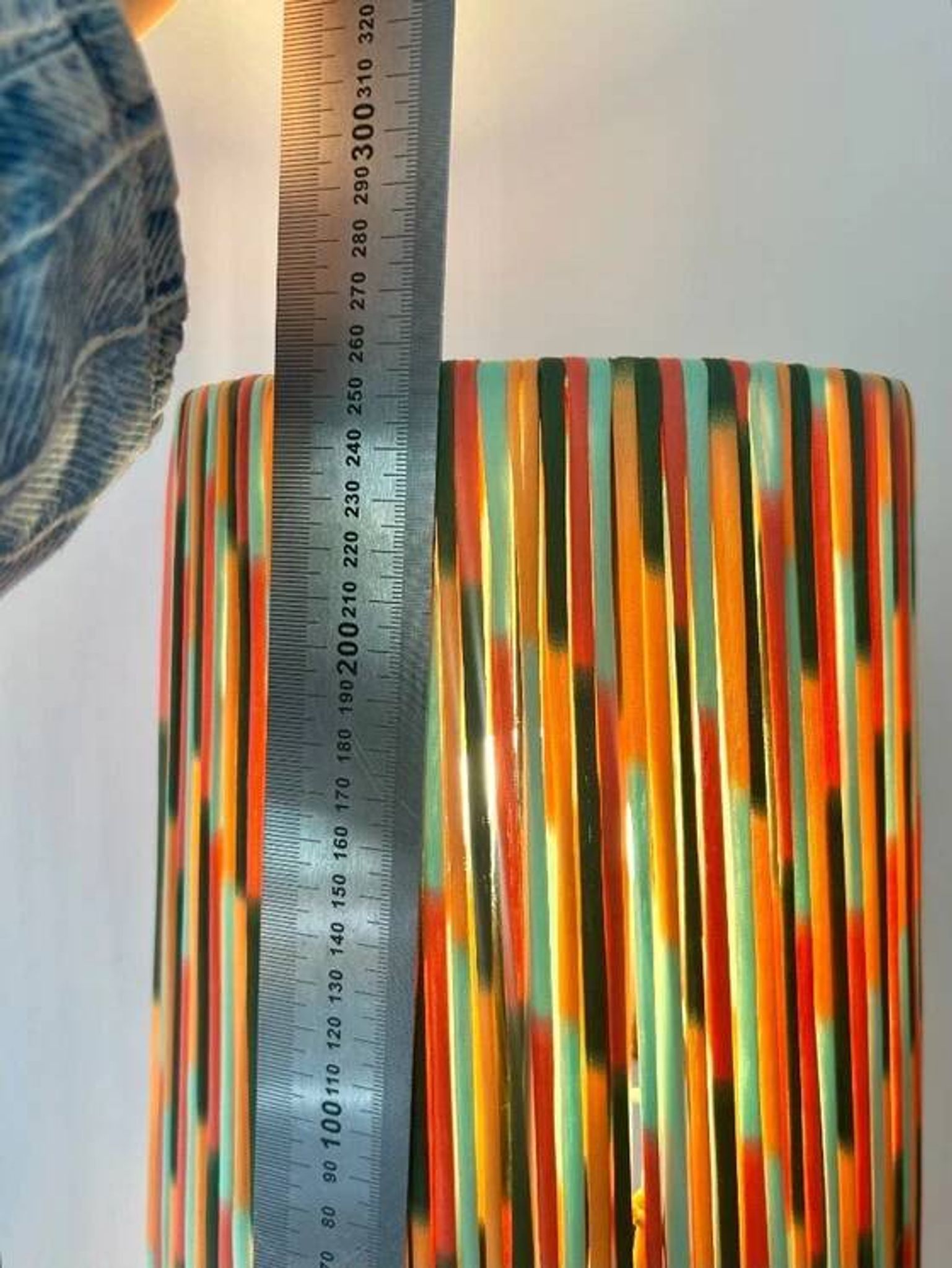 Lampe de table d'ambiance upcyclée à partir d'un vase en céramique Übelacker.