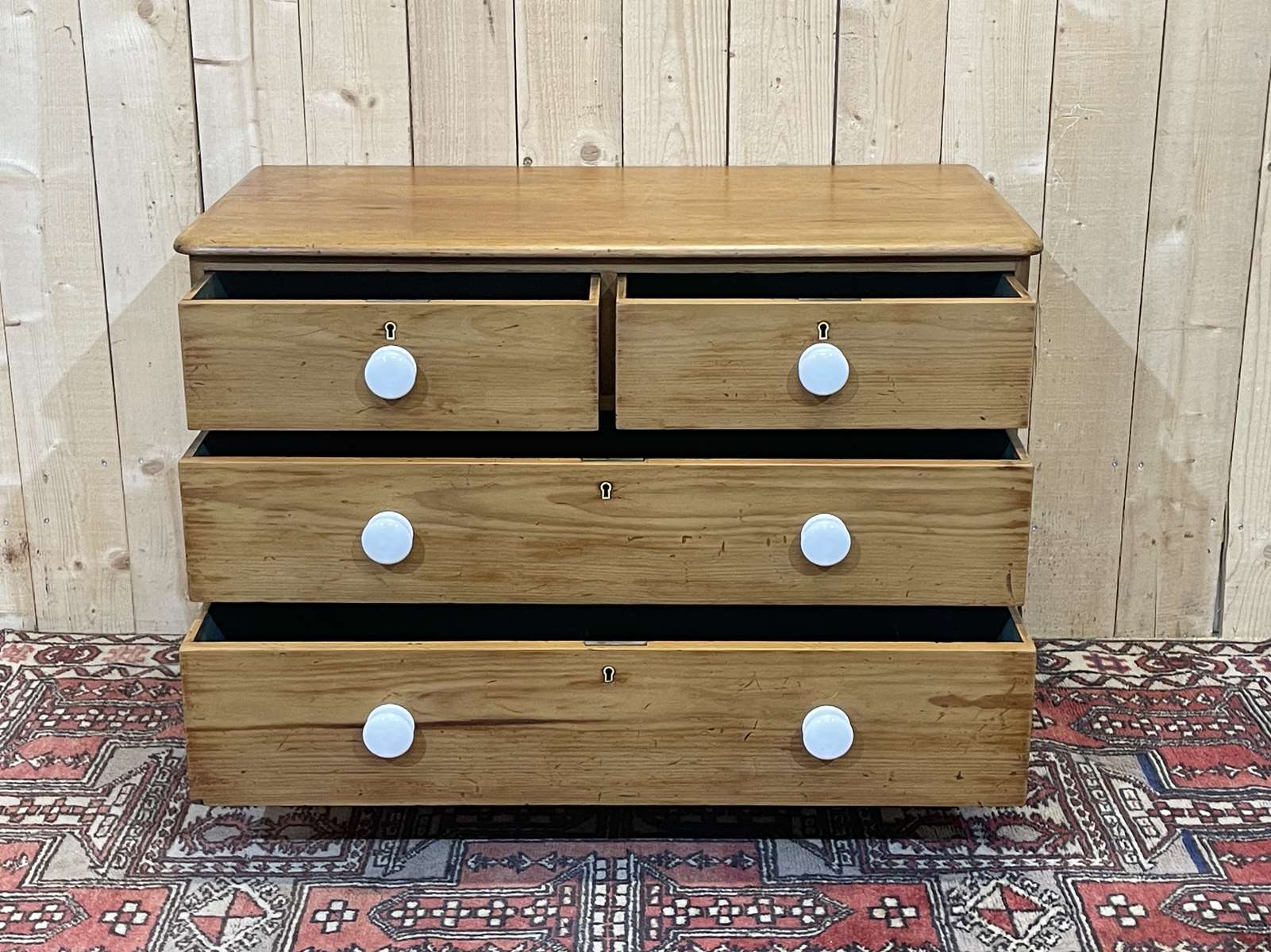 English chest of drawers of the nineteenth century in pitch pin