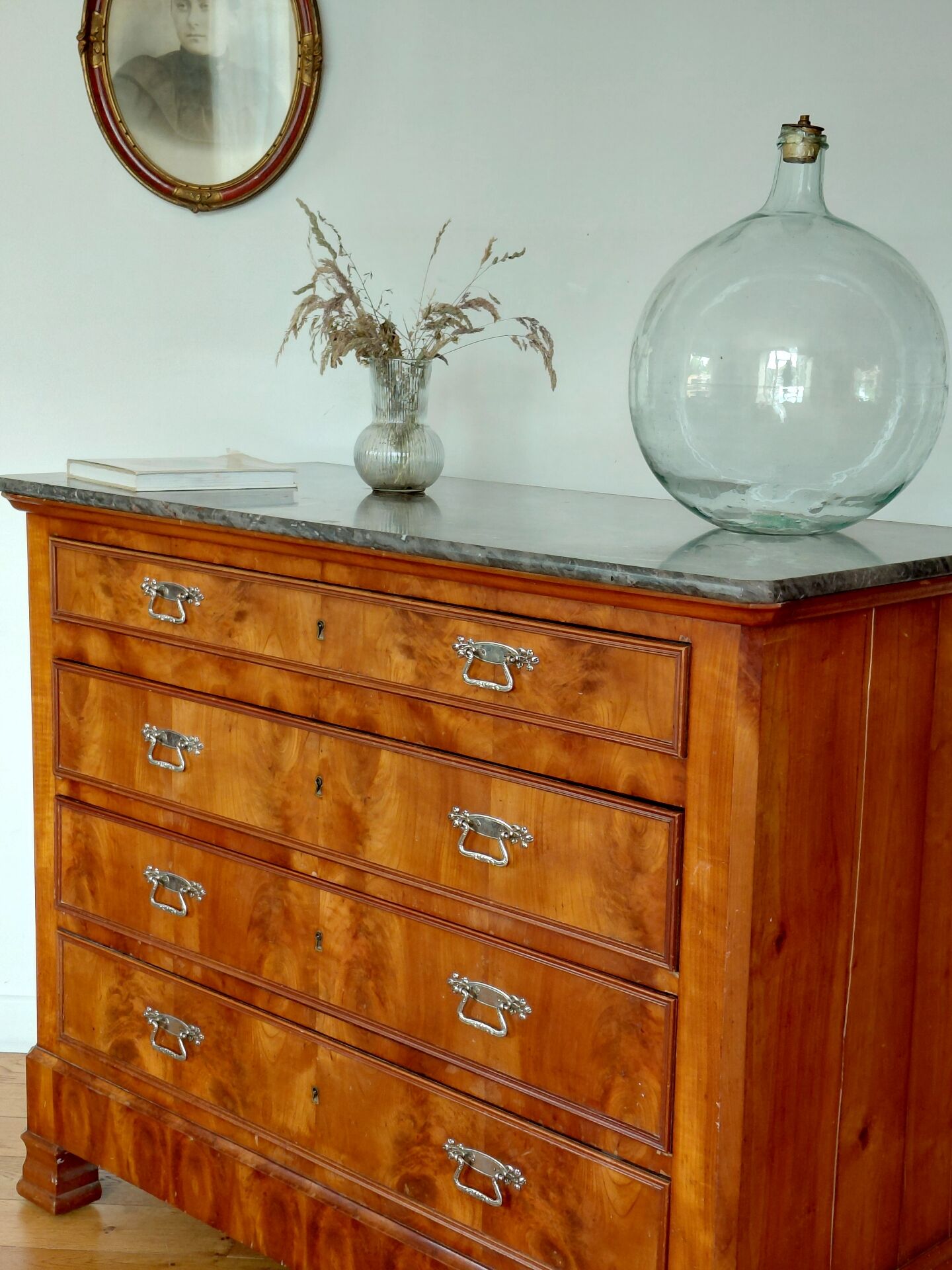 Louis-Philippe Commode (19th century) Walnut Burl Saint Anne Marble