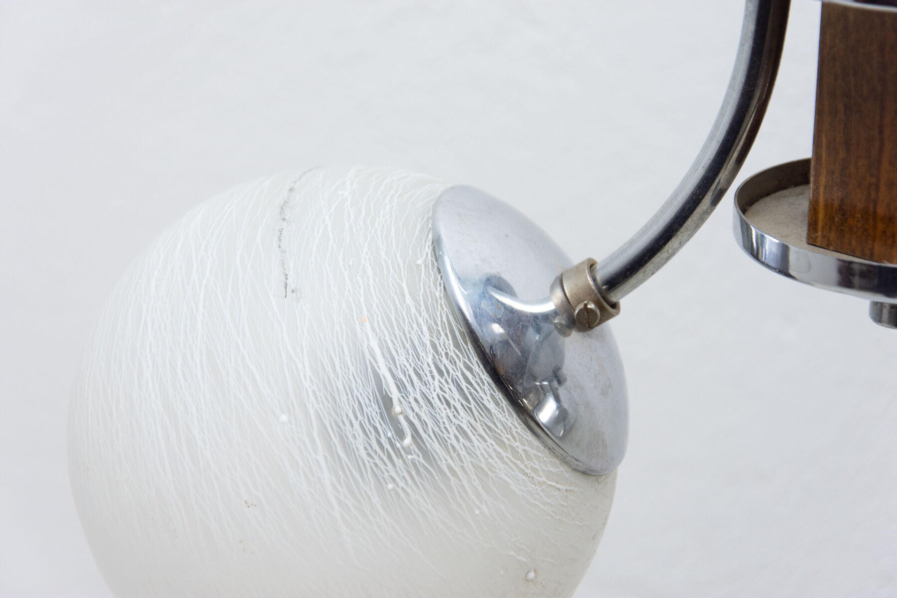 Suspension art déco chromé et bois, vers les années 1930