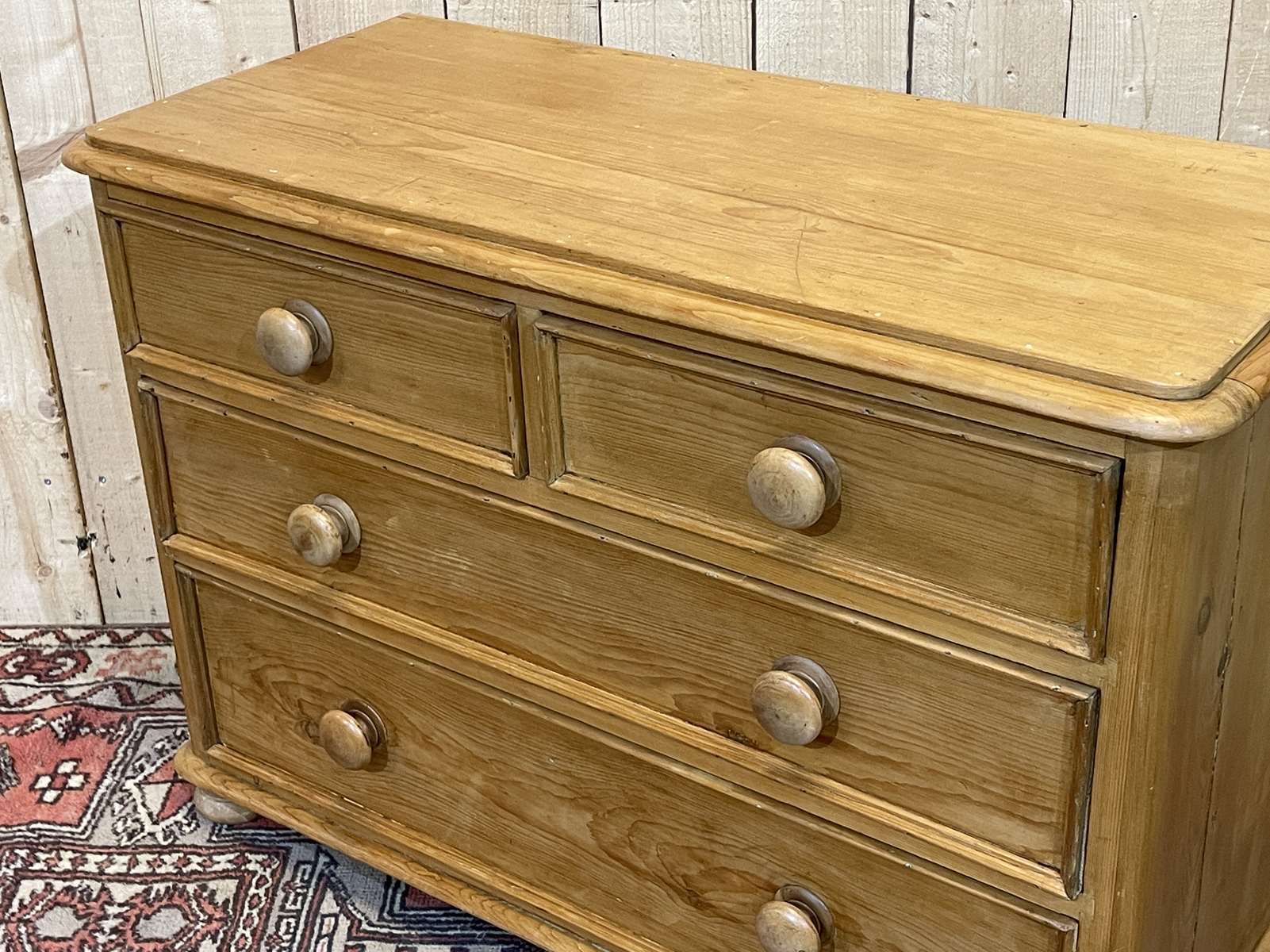 English chest of drawers of the nineteenth century in fir