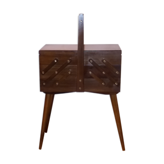 Box sewing worker