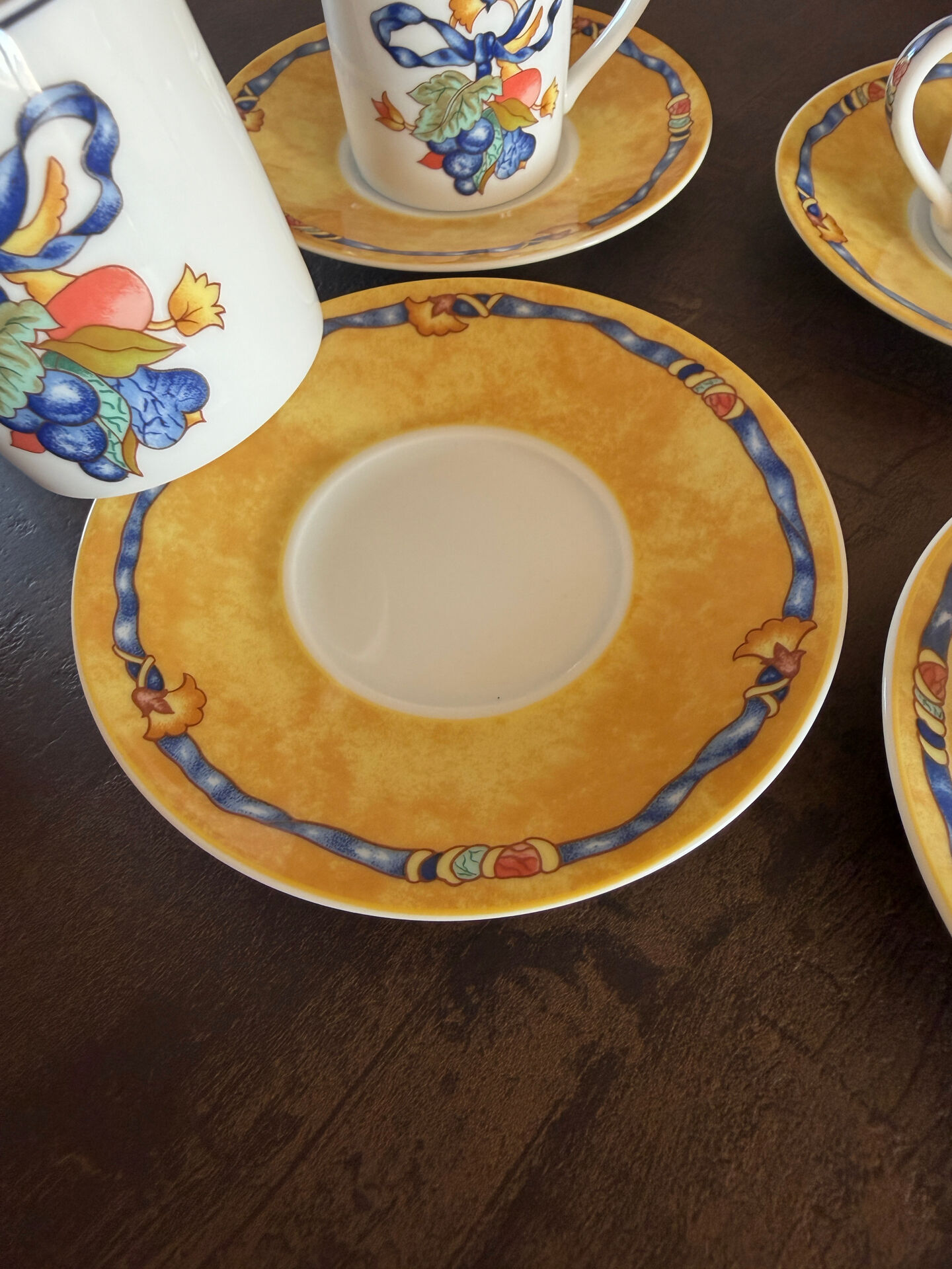 Bernardaud Limoges Borghèse – 5 cups + 4 saucers in porcelain
