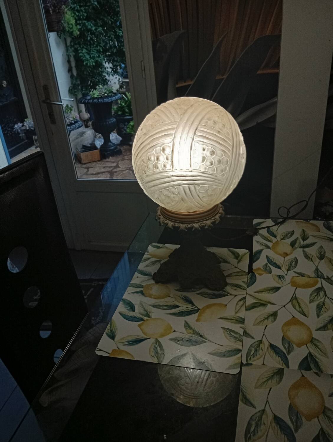 Lampe boule verre pressé 1930