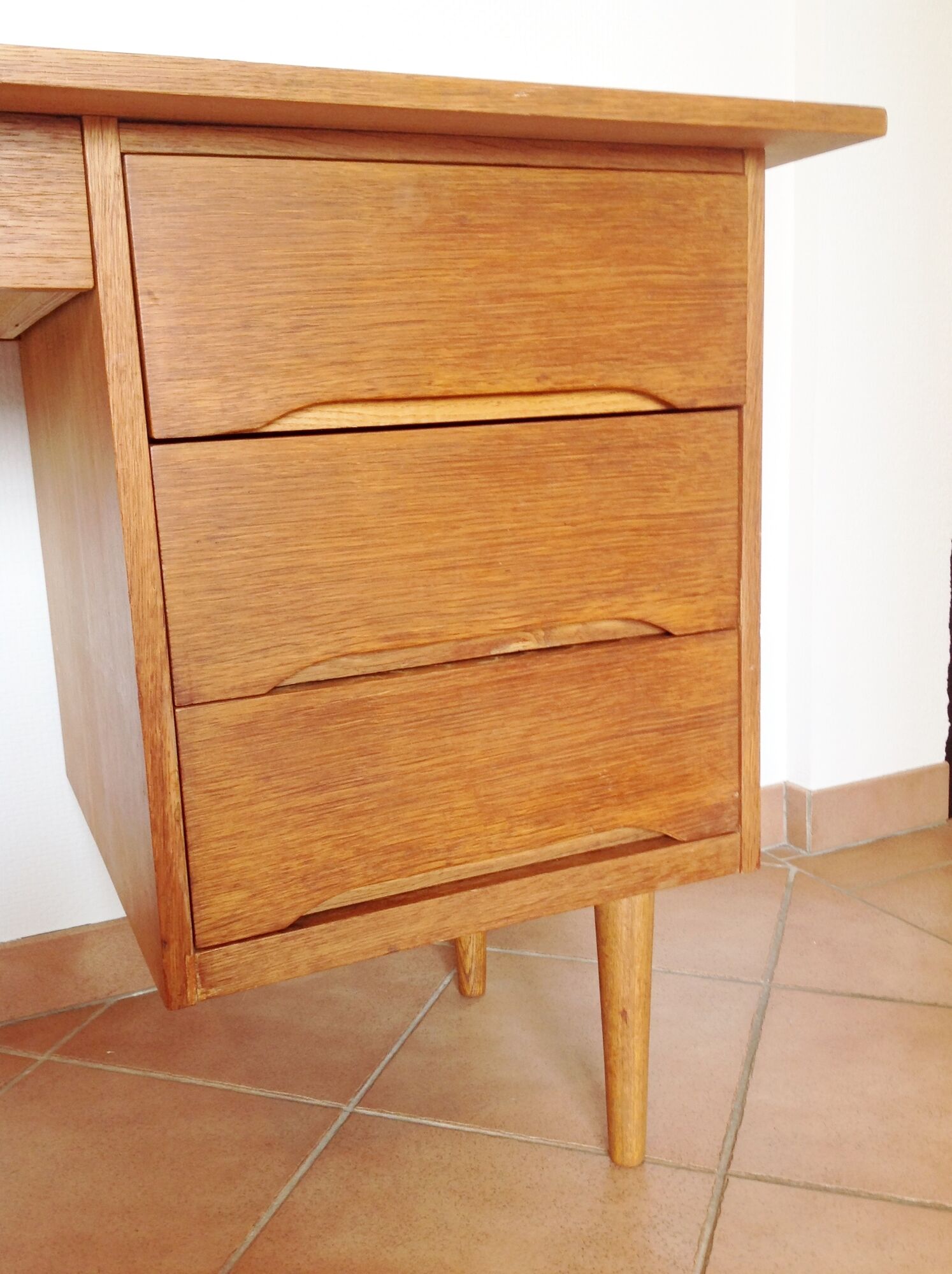 Scandinavian-style verni chene desk / vintage 60s